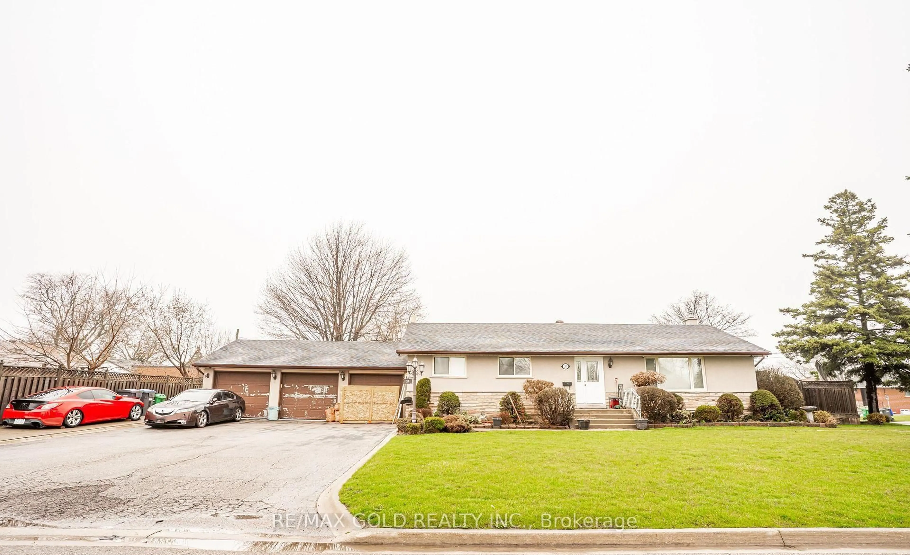 Unknown for 37 Carlyle Cres, Brampton Ontario L6W 2Y9