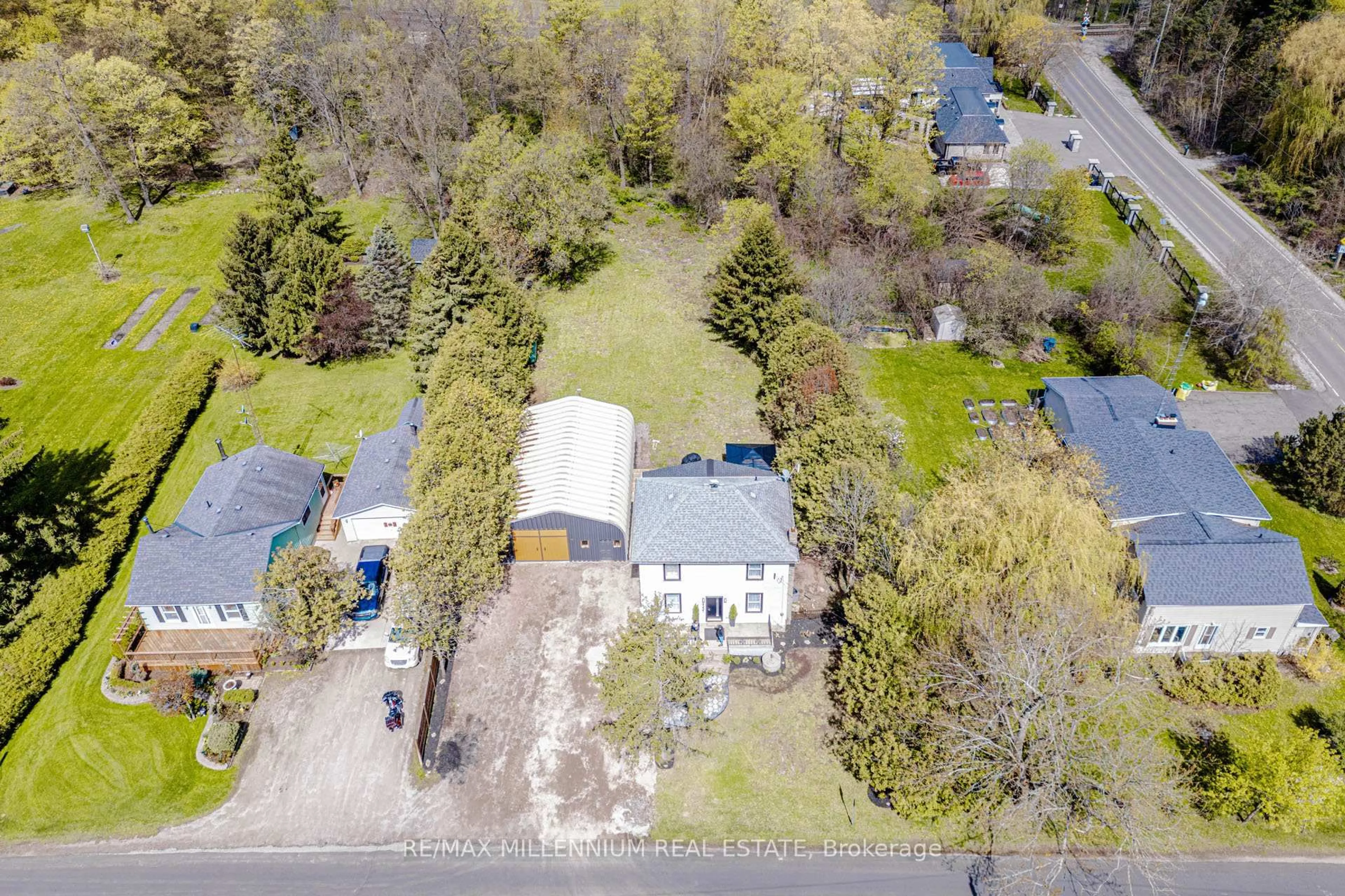 A pic from outside/outdoor area/front of a property/back of a property/a pic from drone, street for 4331 Limestone Rd, Milton Ontario L0P 1B0