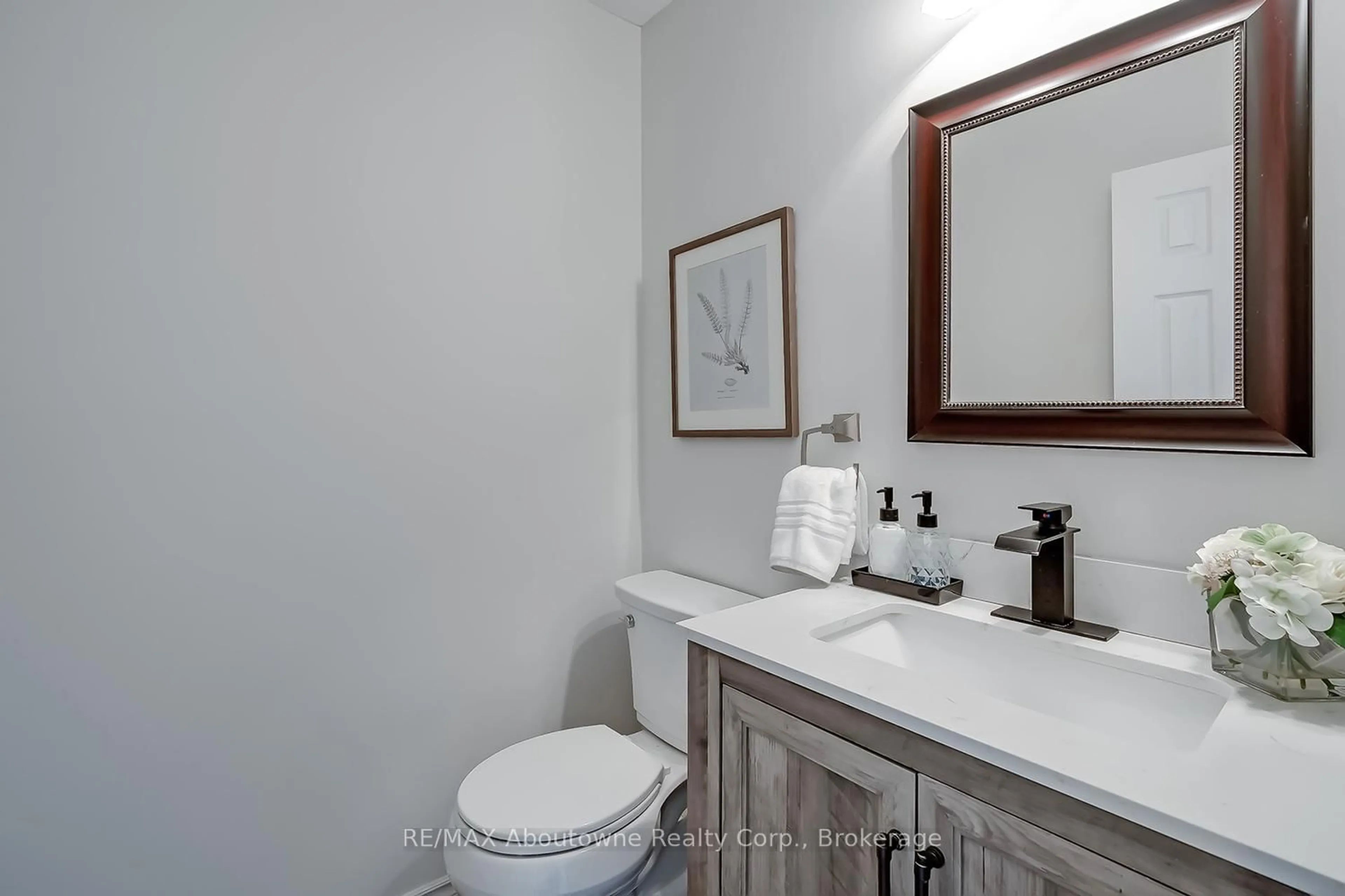 Standard bathroom, ceramic/tile floor for 2470 Headon Forest Dr #41, Burlington Ontario L7M 3X4