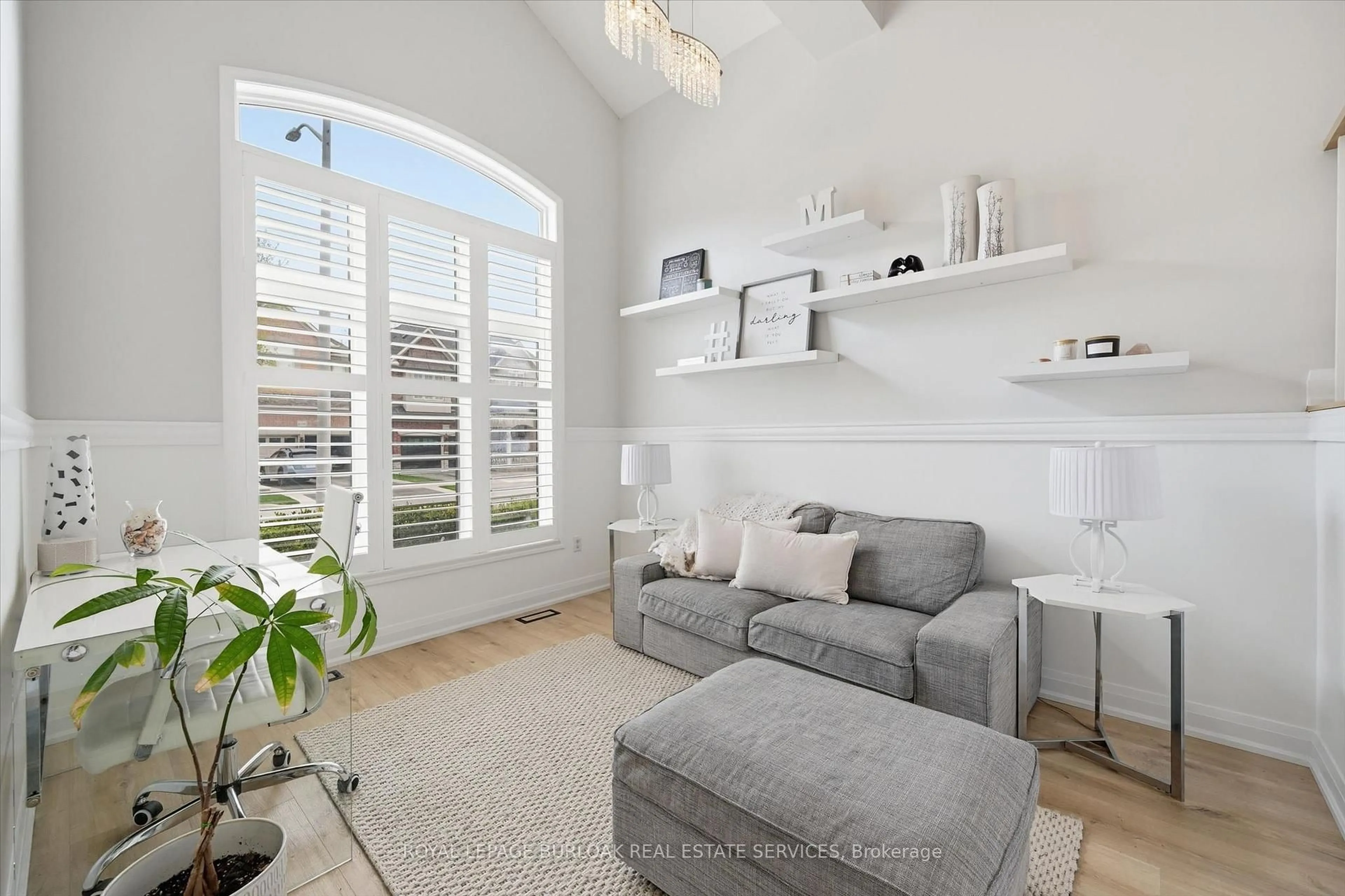 Living room with furniture, unknown for 4191 Fuller Cres, Burlington Ontario L7M 0M5