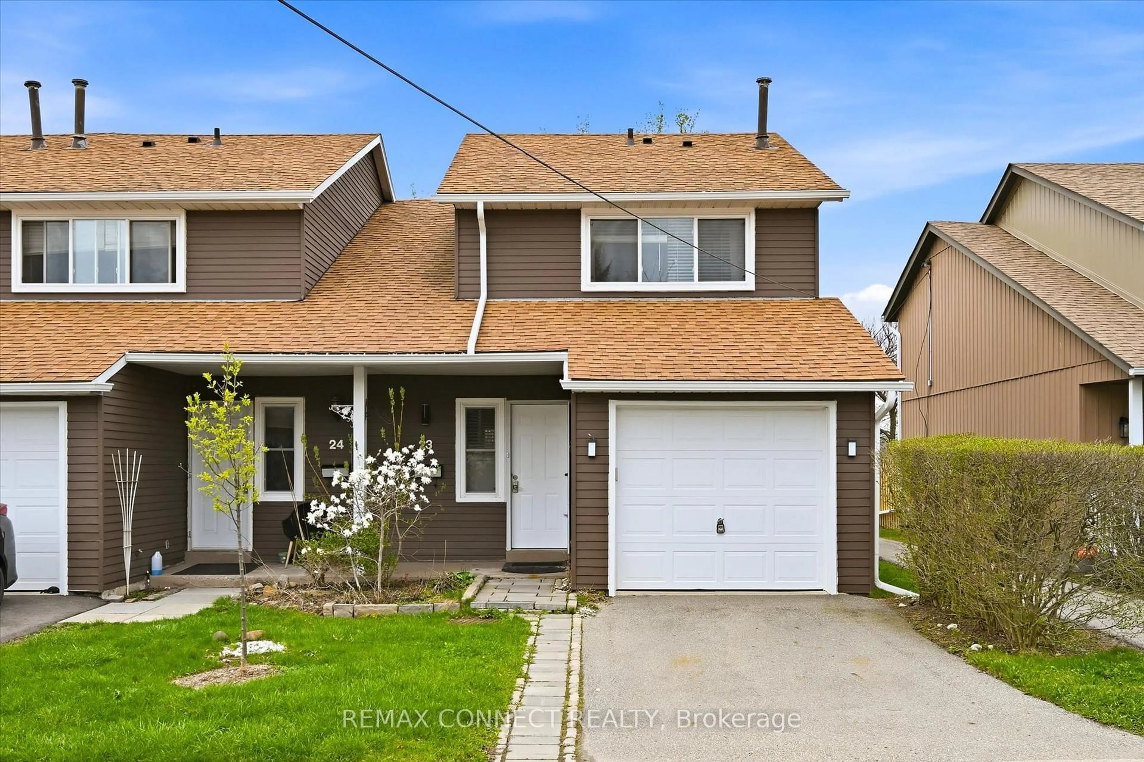 Home with vinyl exterior material, street for 2185 Fairchild Blvd #23, Burlington Ontario L7P 3P6