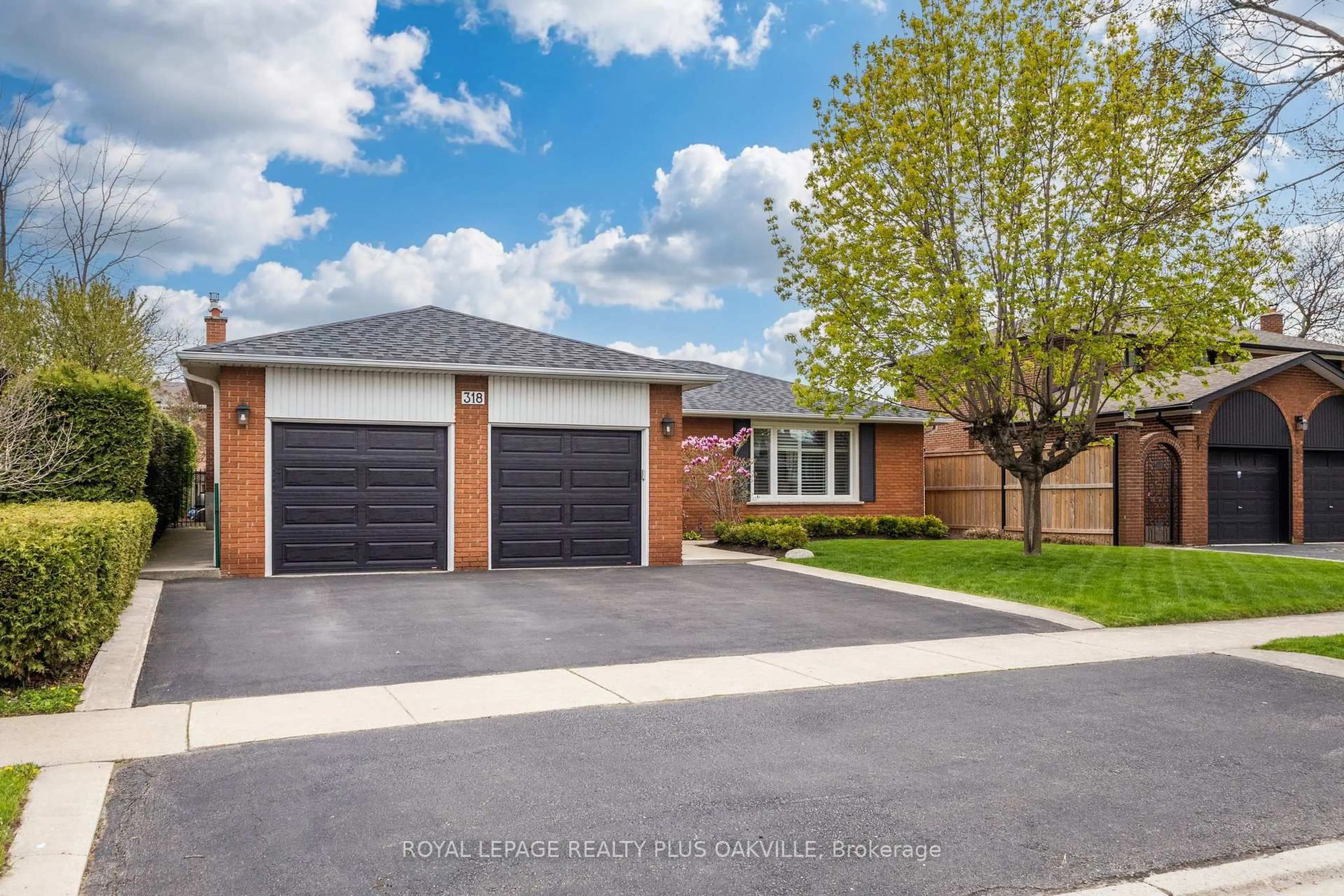 Home with brick exterior material, street for 318 Mary St, Oakville Ontario L6K 3P6