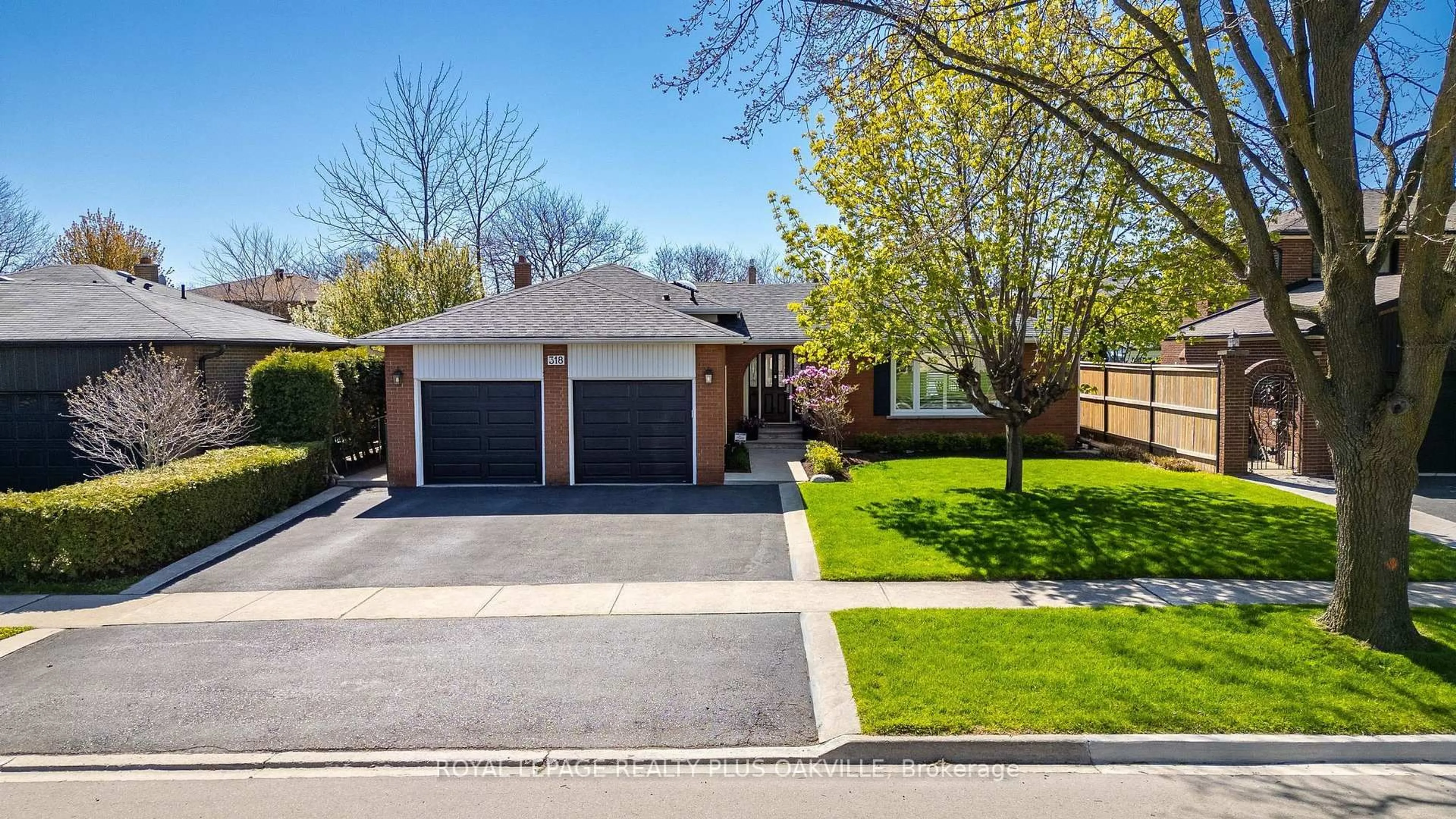 Home with brick exterior material, street for 318 Mary St, Oakville Ontario L6K 3P6