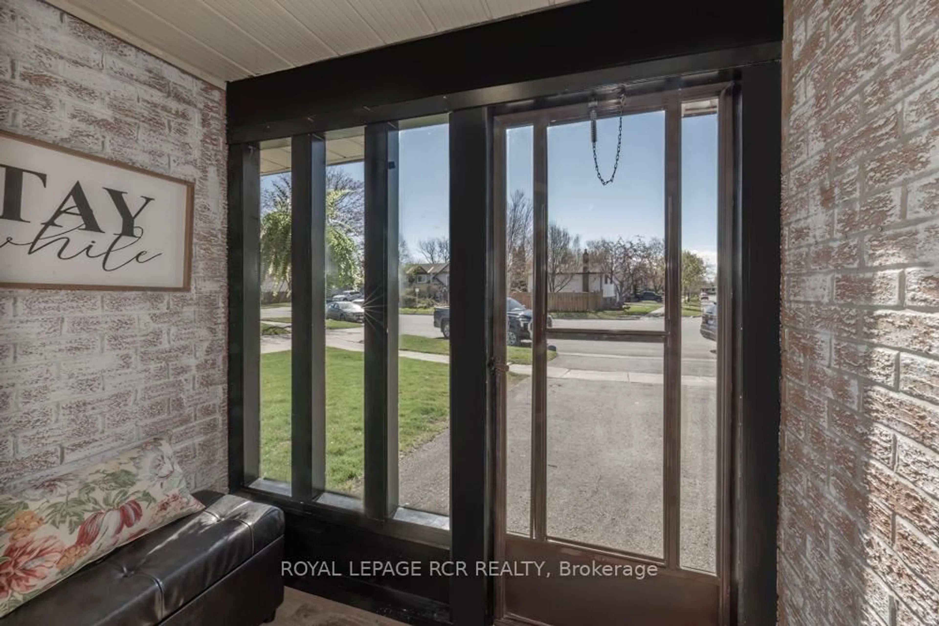 Indoor entryway for 71 Morgandale Cres, Orangeville Ontario L9W 3C6