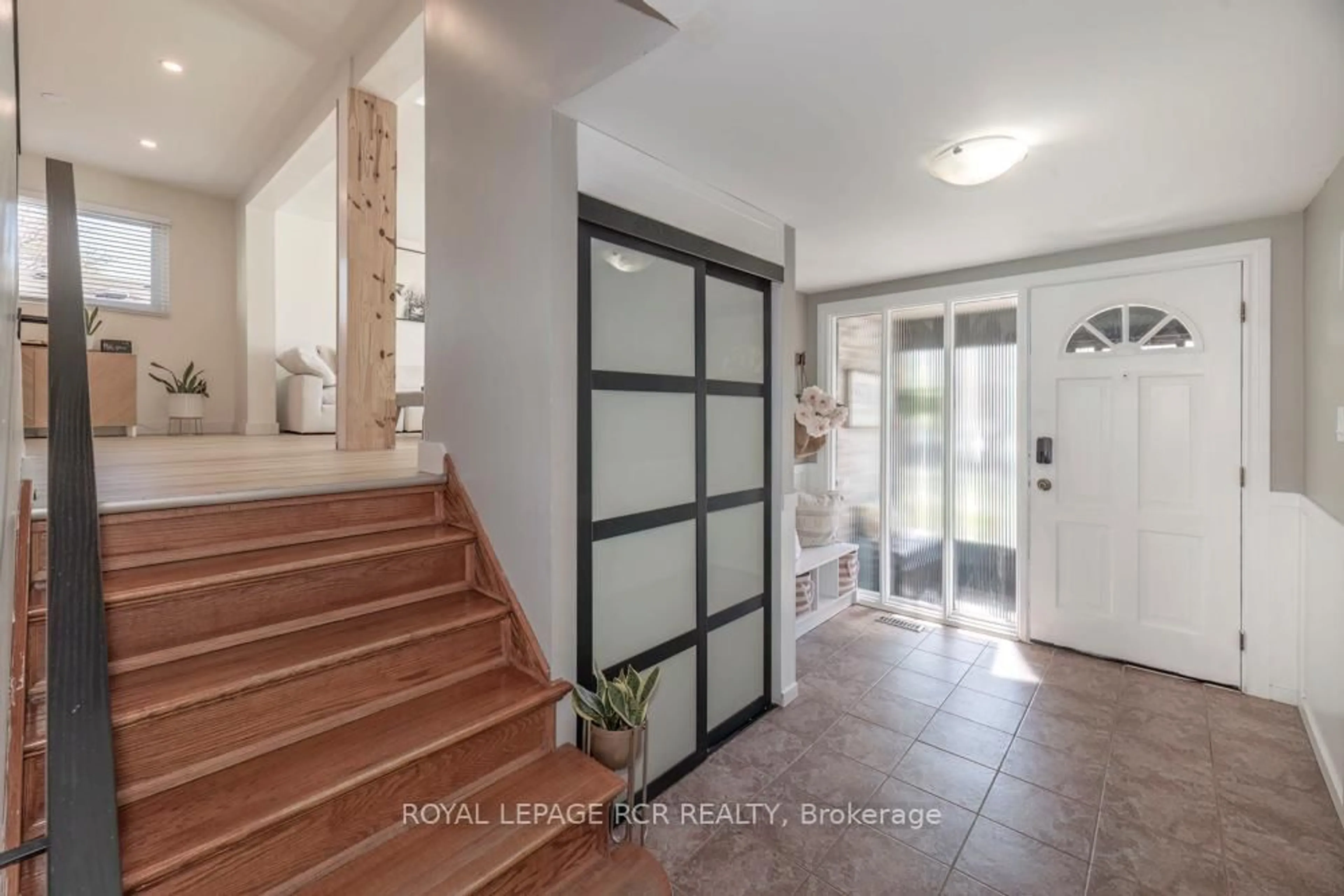 Indoor entryway for 71 Morgandale Cres, Orangeville Ontario L9W 3C6
