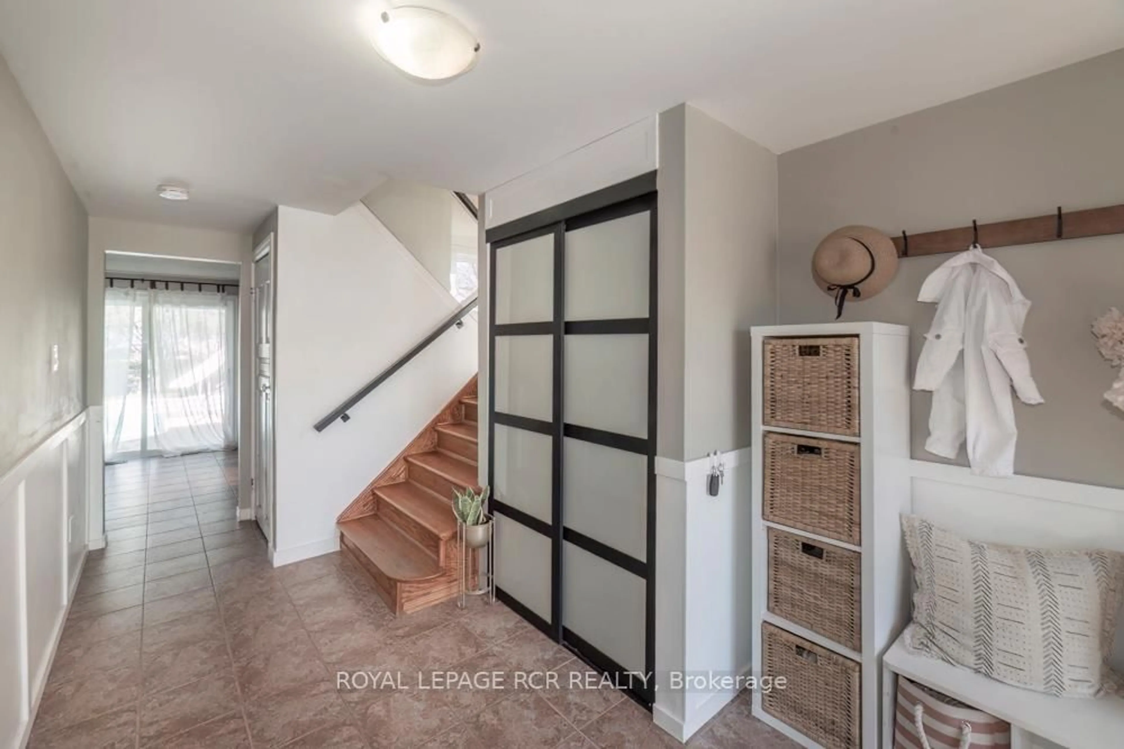 Indoor entryway for 71 Morgandale Cres, Orangeville Ontario L9W 3C6