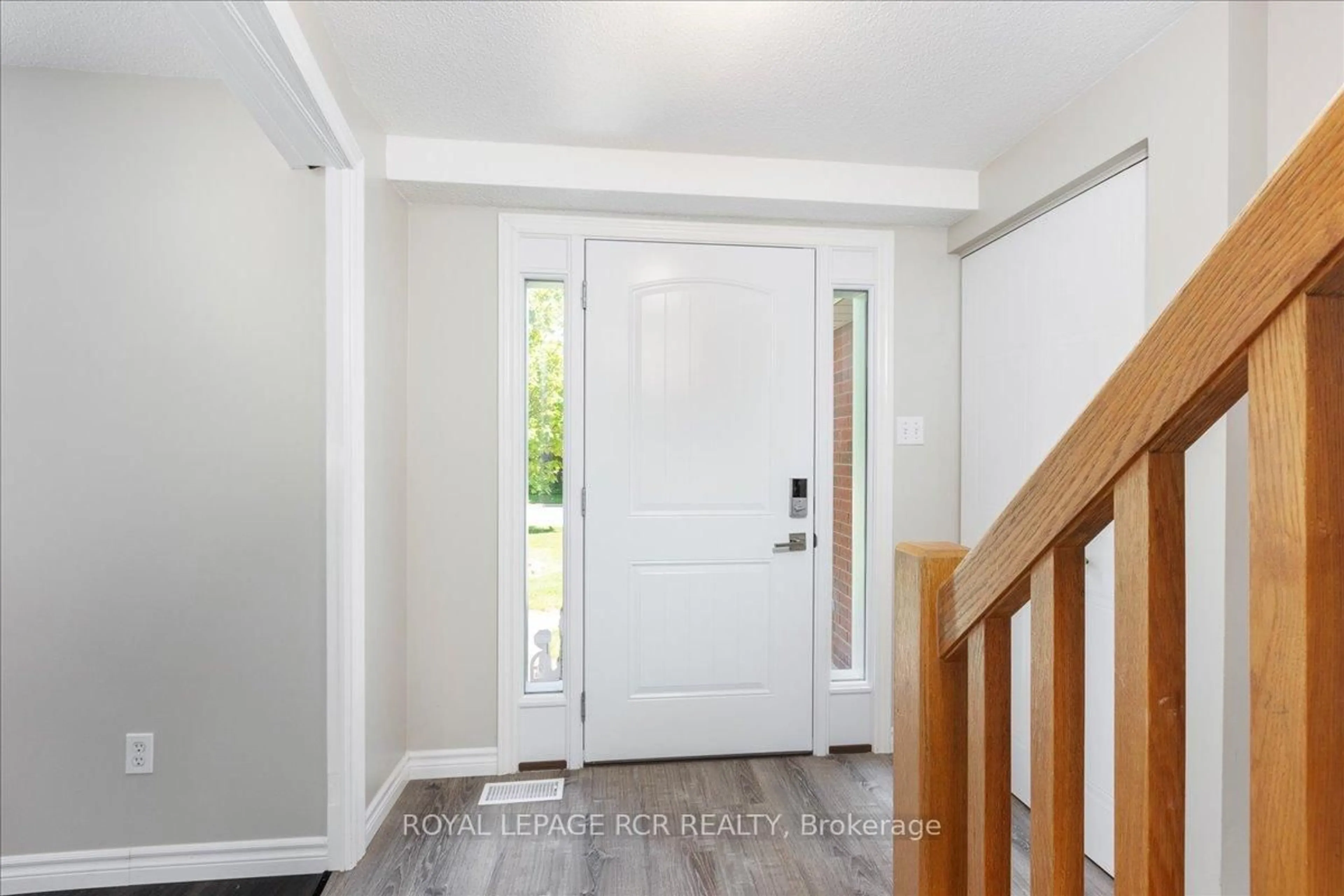 Indoor entryway for 229 Elmwood Cres, Orangeville Ontario L9W 4T4