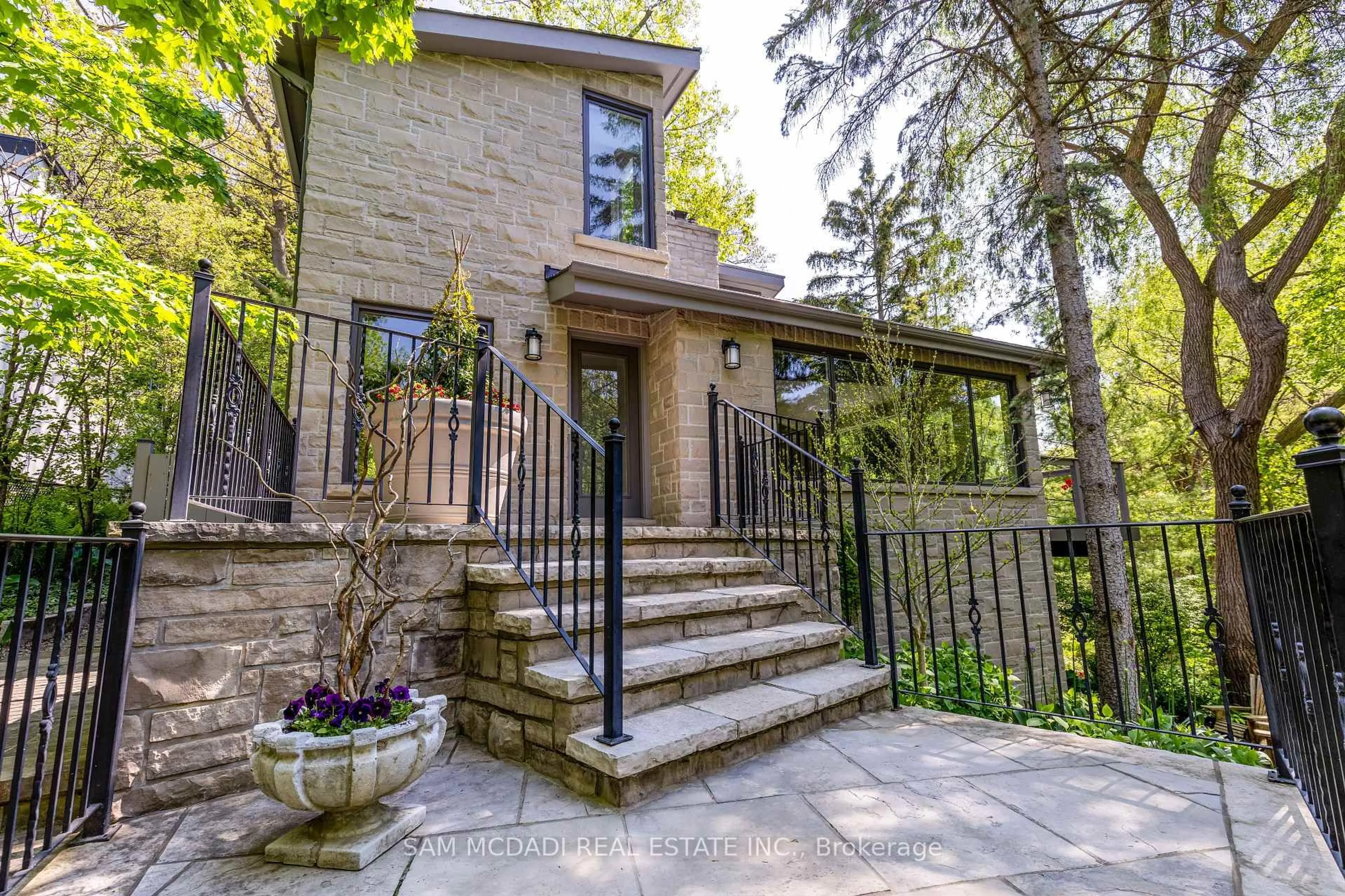 Unknown for 1273 Queen Victoria Ave, Mississauga Ontario L5H 3H2