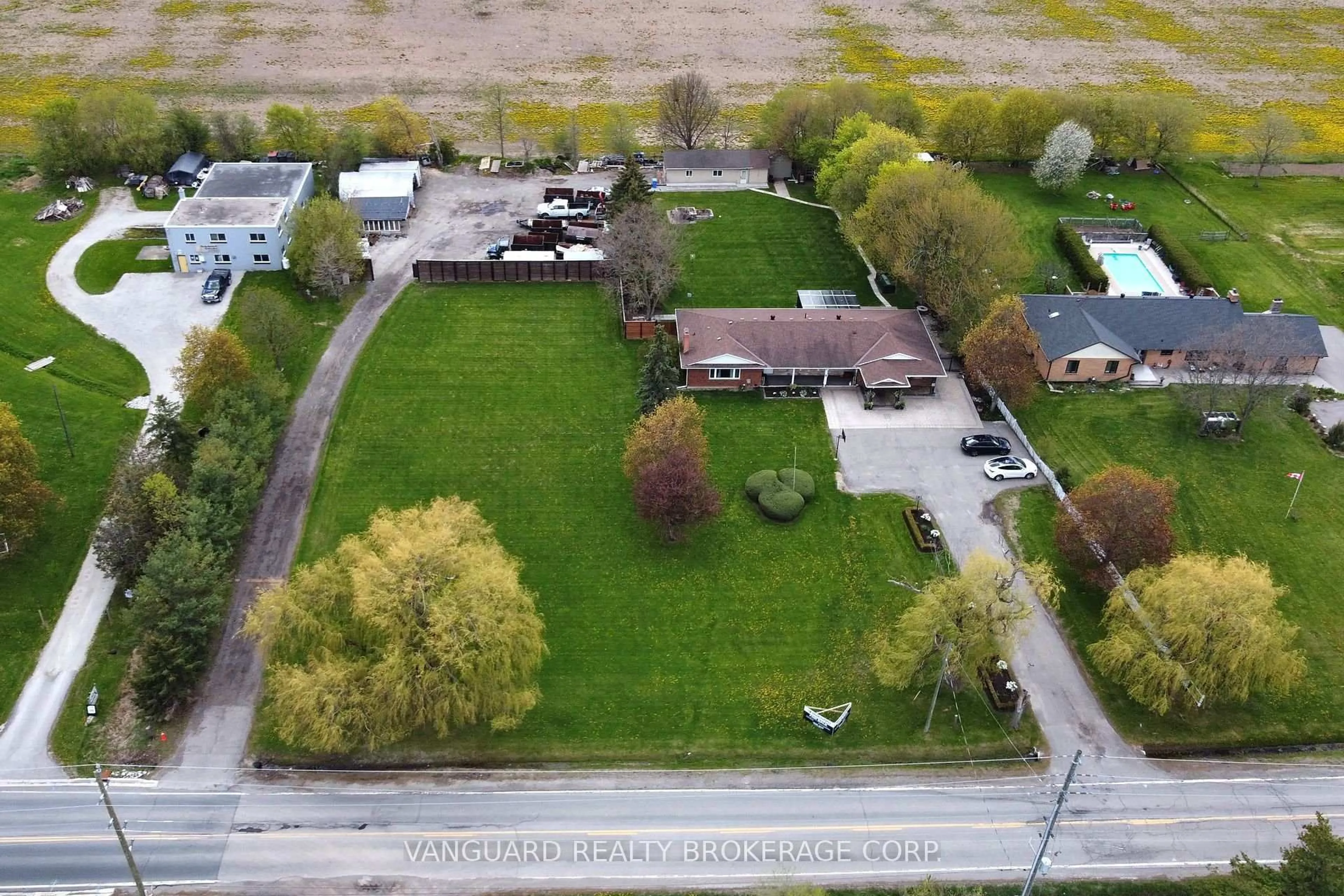 A pic from outside/outdoor area/front of a property/back of a property/a pic from drone, street for 8070 Hornby Rd, Halton Hills Ontario L0P 1E0