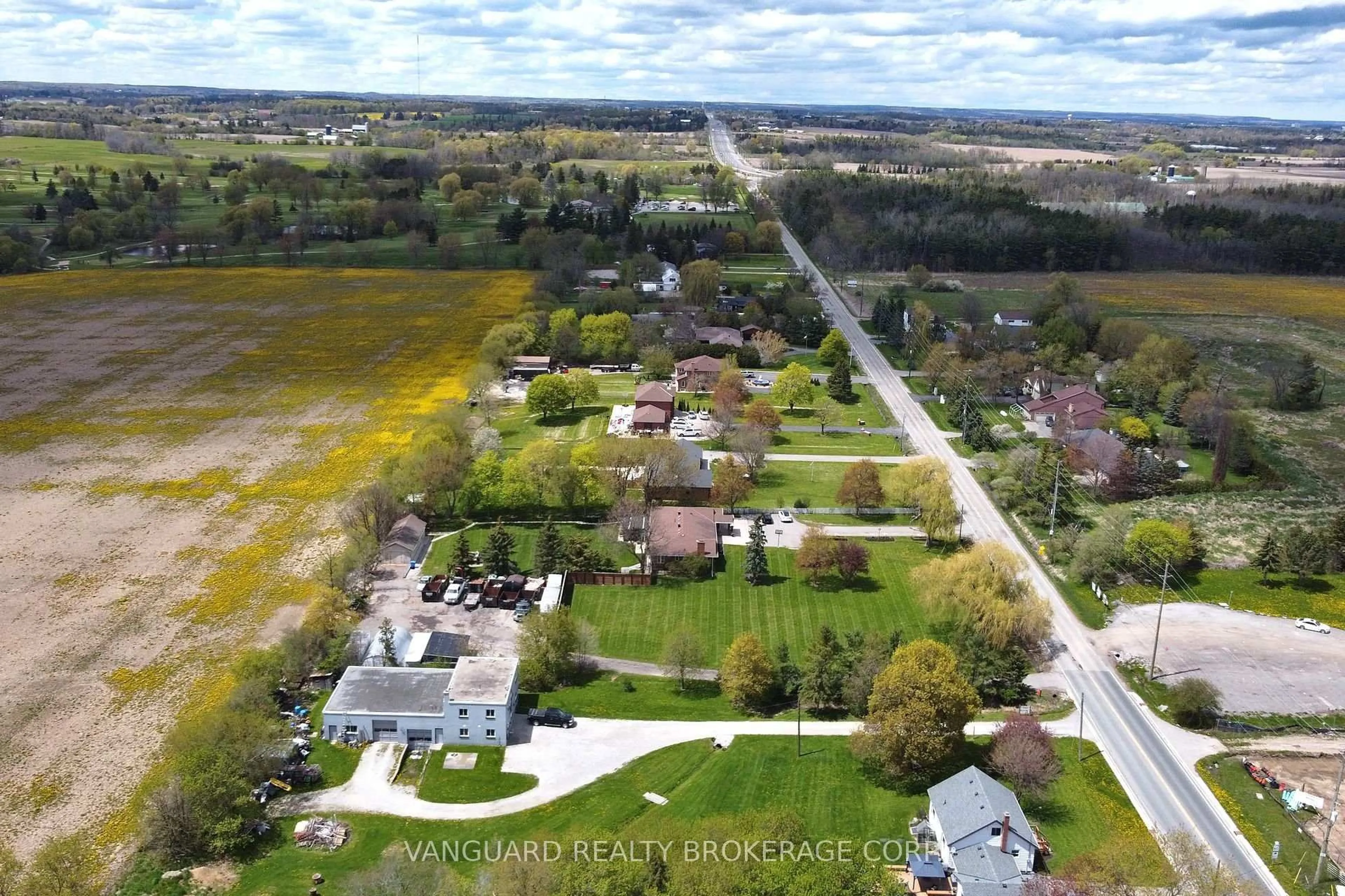 A pic from outside/outdoor area/front of a property/back of a property/a pic from drone, street for 8070 Hornby Rd, Halton Hills Ontario L0P 1E0