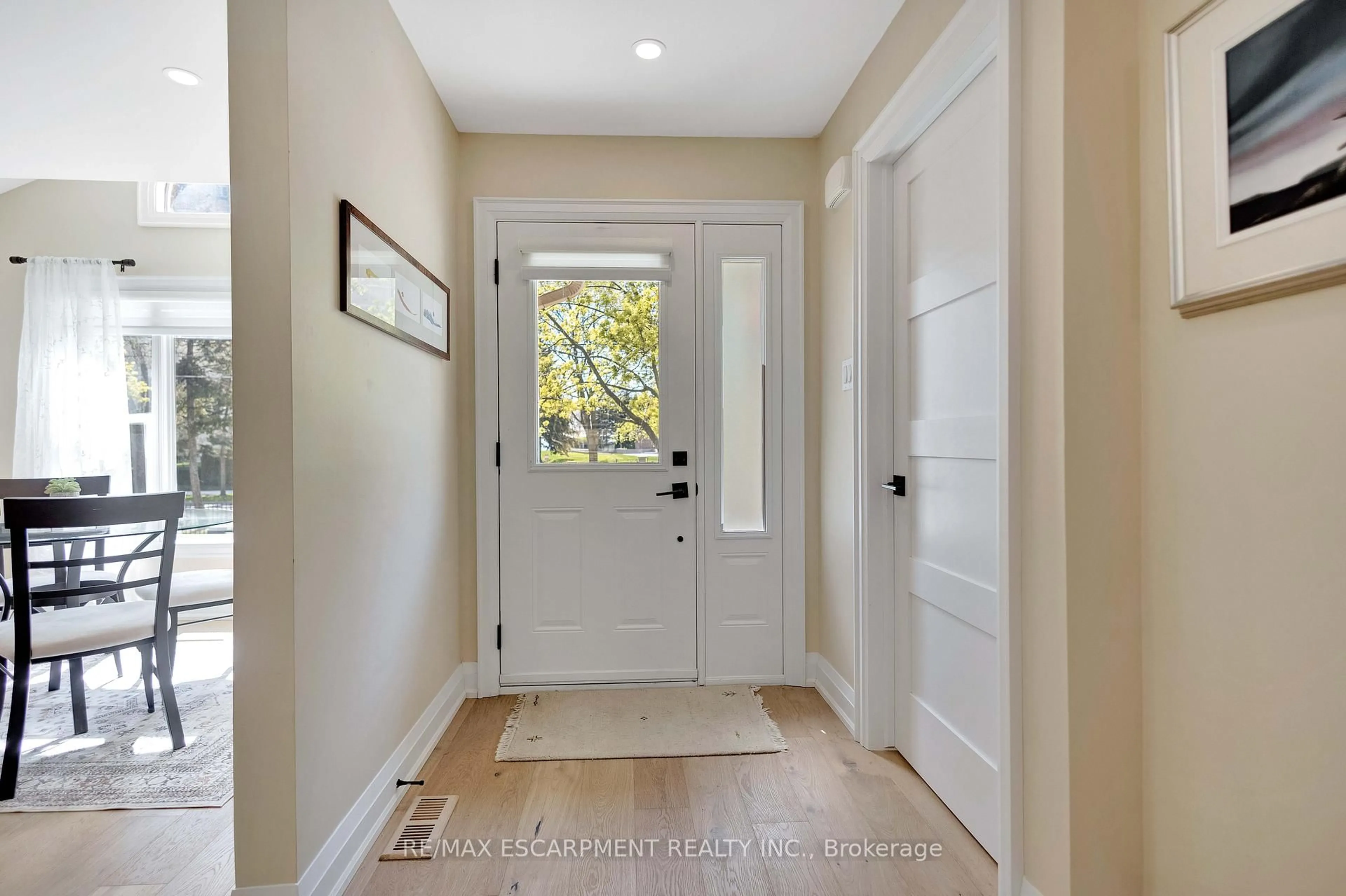 Indoor entryway for 5255 Lakeshore Rd #57, Burlington Ontario L7L 5X9