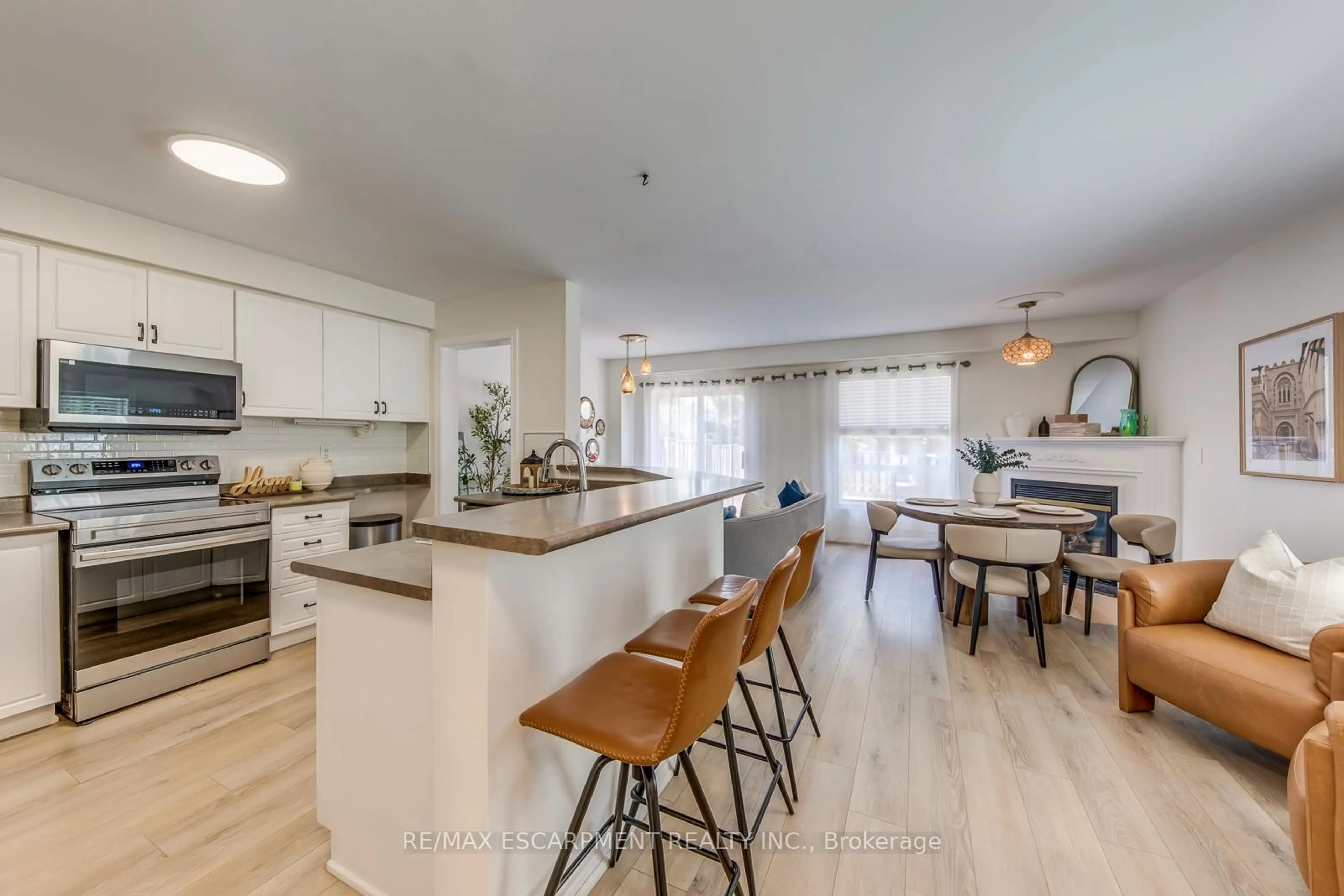Open concept kitchen, unknown for 2871 Darien Rd #35, Burlington Ontario L7M 4R6
