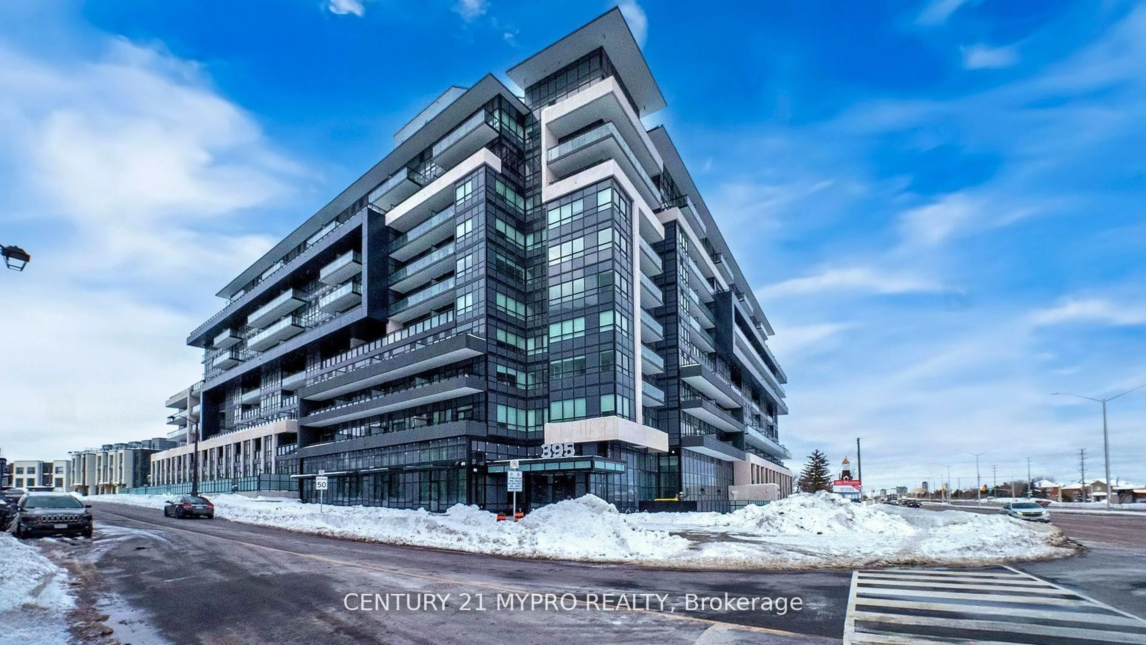 Indoor foyer for 395 Dundas St #626, Oakville Ontario L6M 4M2