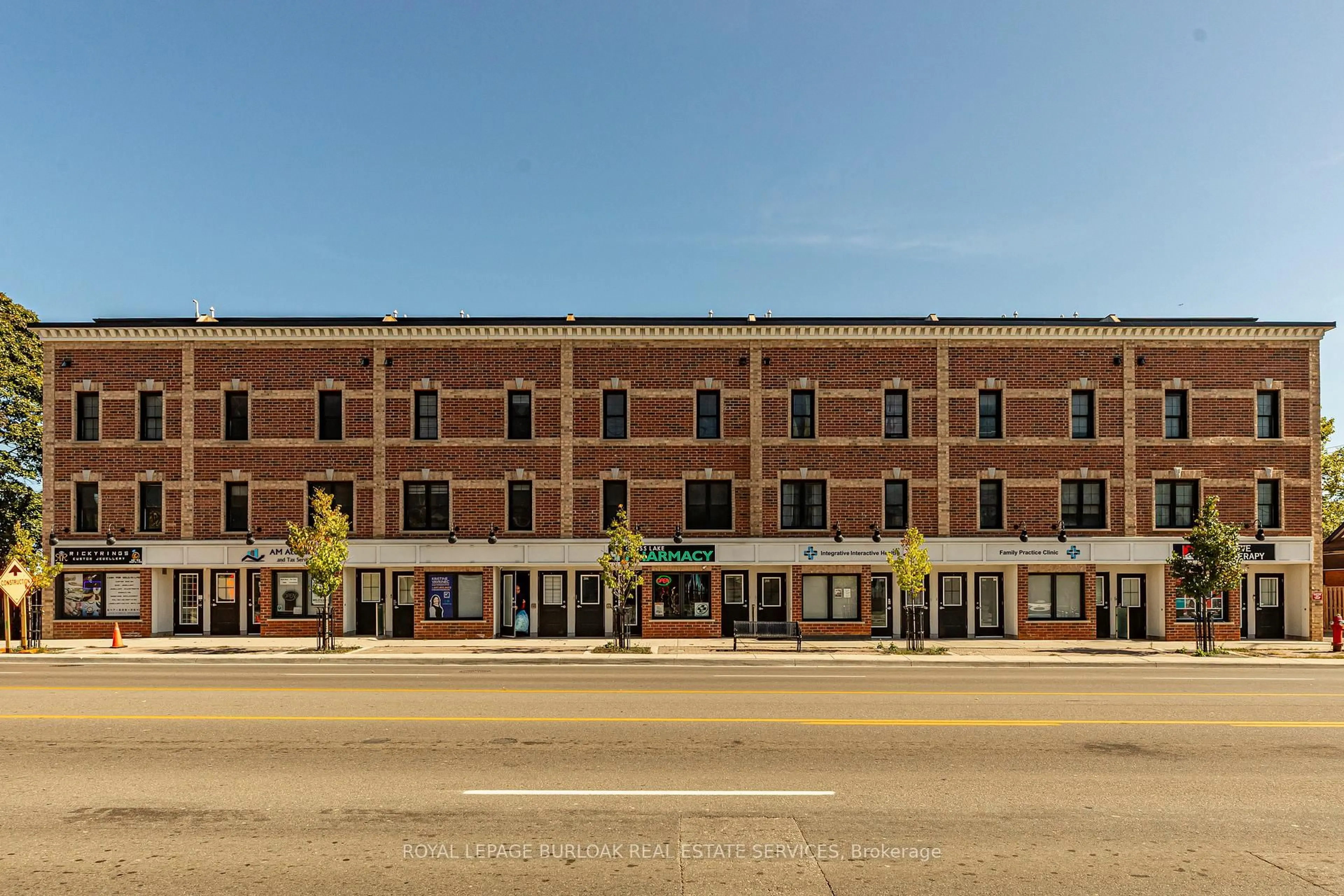 Home with brick exterior material, building for 760 Lakeshore Rd #201, Mississauga Ontario L5E 1C7