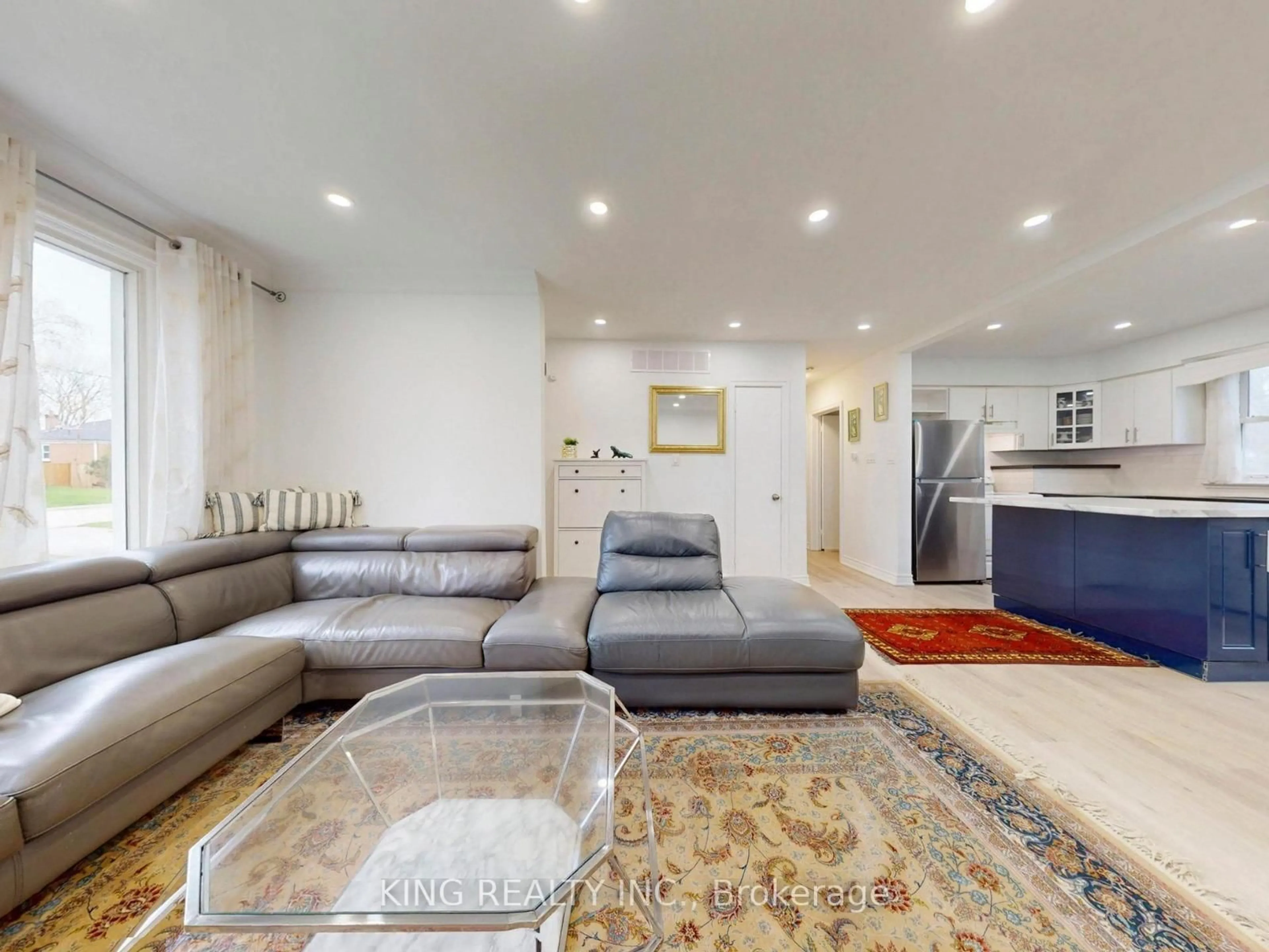 Living room with furniture, unknown for 1156 Homewood Dr, Burlington Ontario L7P 2M2