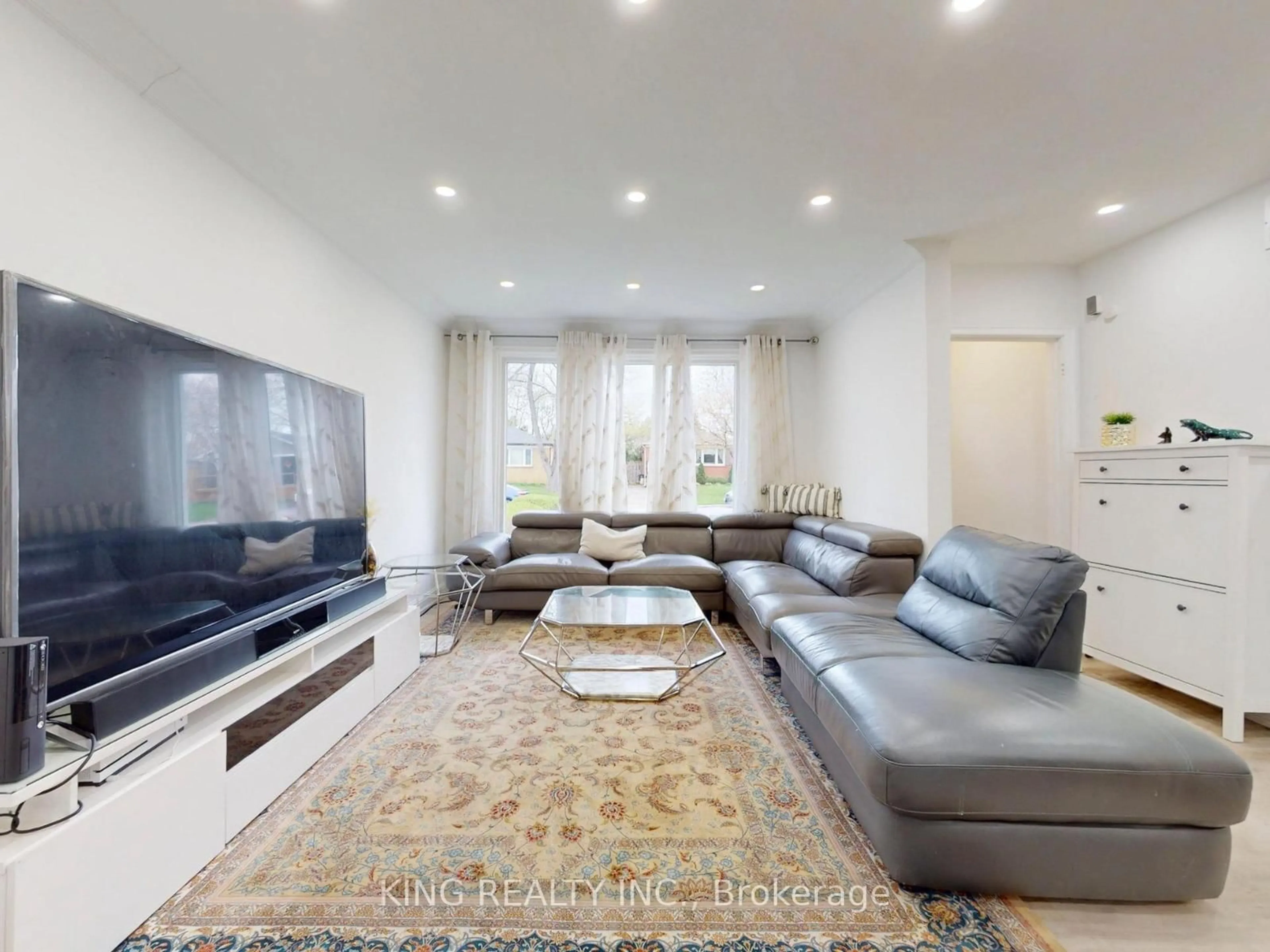 Living room with furniture, unknown for 1156 Homewood Dr, Burlington Ontario L7P 2M2