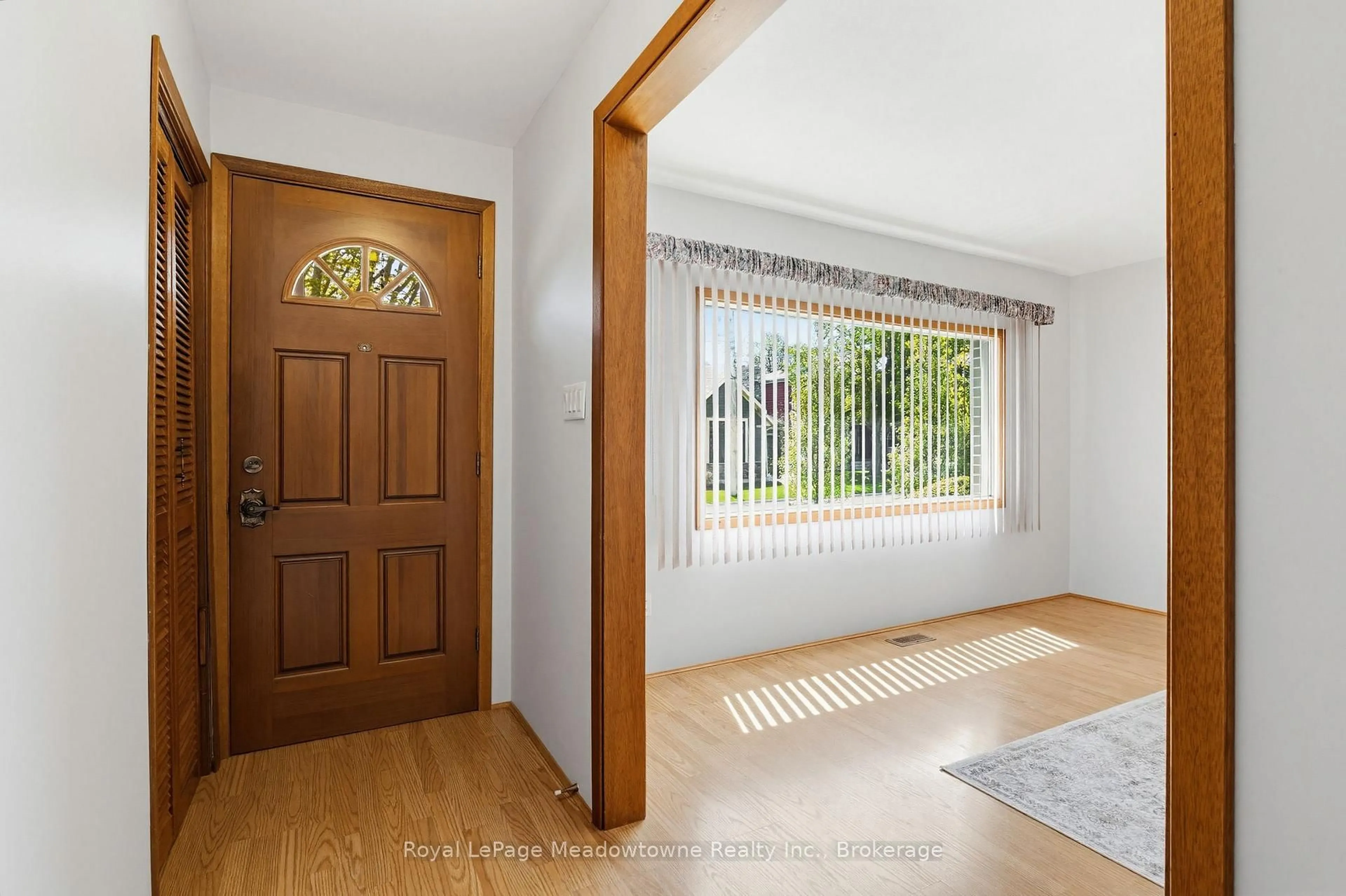 Indoor entryway for 75 Miles St, Milton Ontario L9T 1E7