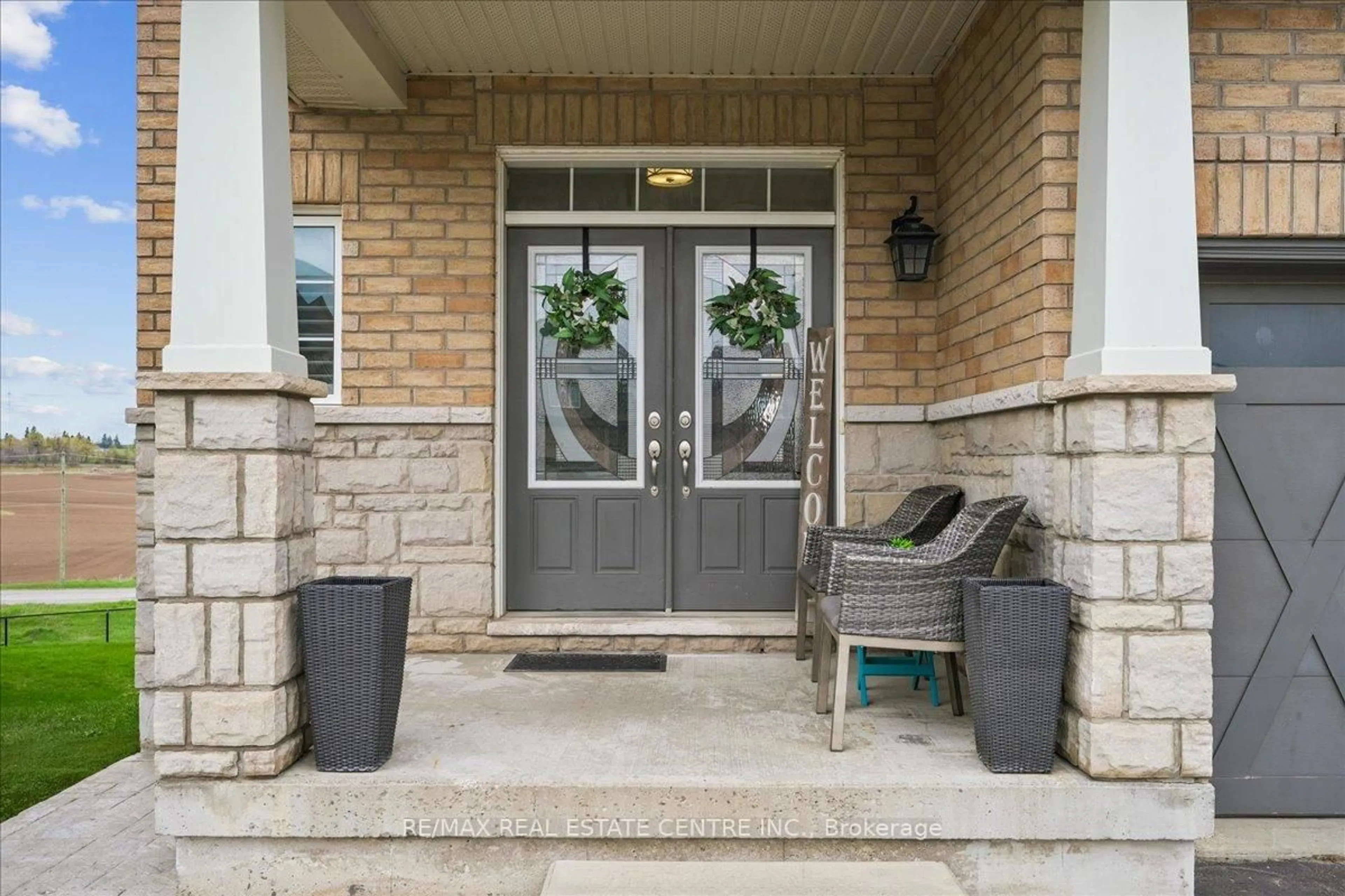 Indoor entryway for 33 Paula Crt, Orangeville Ontario L9W 5V1