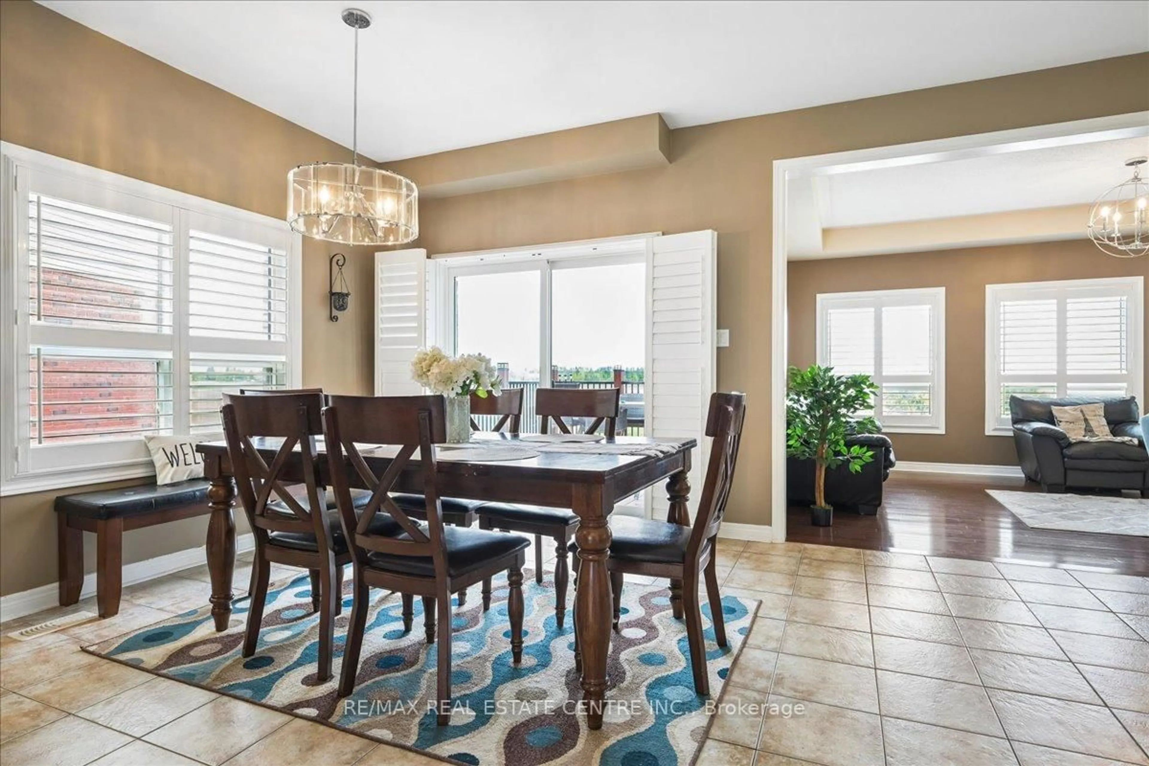Dining room, ceramic/tile floor for 33 Paula Crt, Orangeville Ontario L9W 5V1