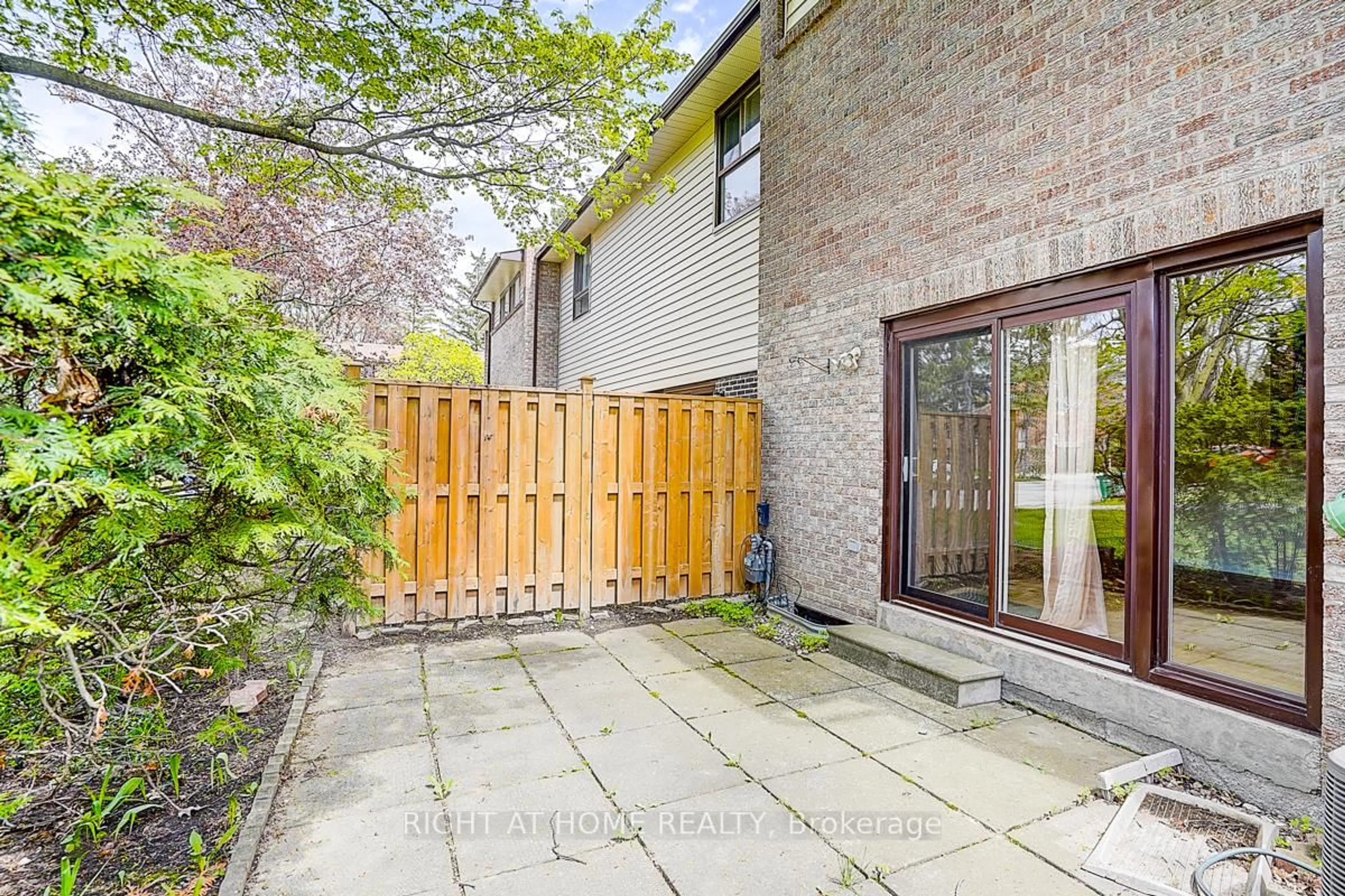 Patio, street for 2020 South Millway #26, Mississauga Ontario L5L 1K2