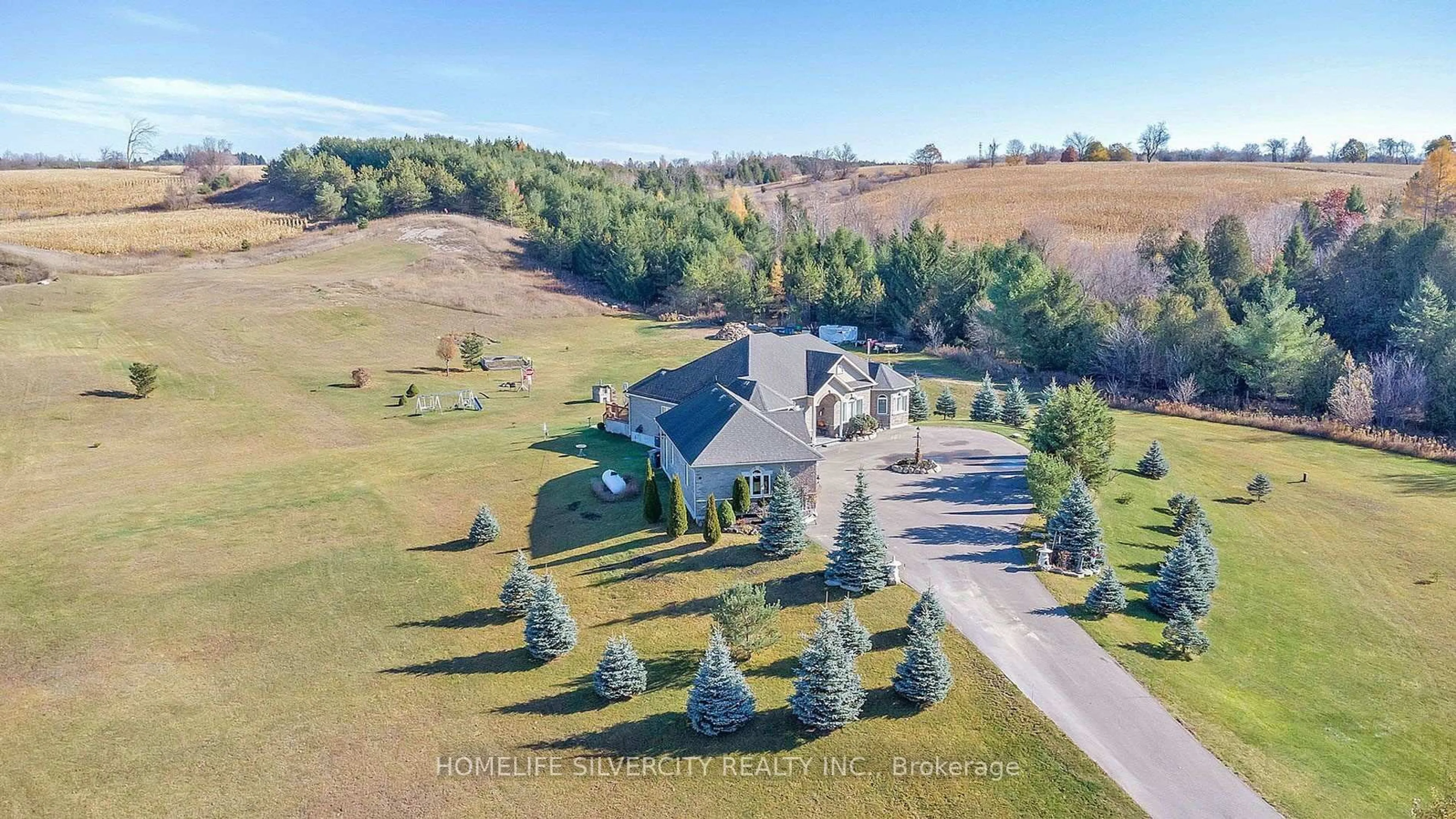A pic from outside/outdoor area/front of a property/back of a property/a pic from drone, mountain view for 20051 Willoughby Rd, Caledon Ontario L7K 1W1