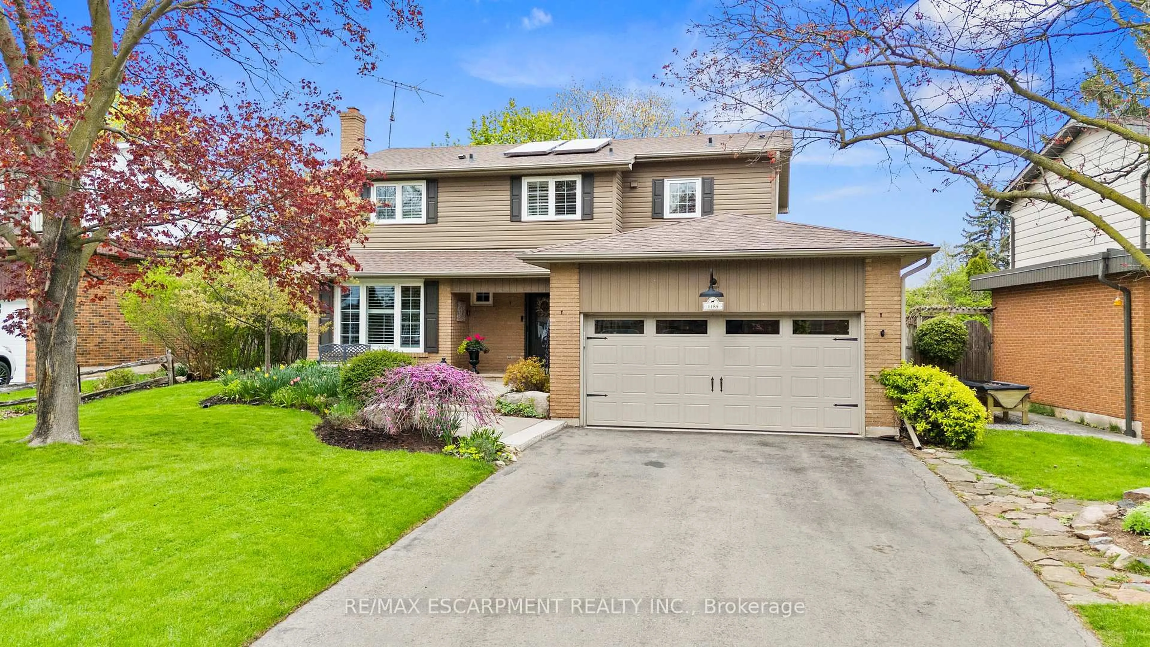 Home with brick exterior material, street for 1189 Lambeth Rd, Oakville Ontario L6H 2C9