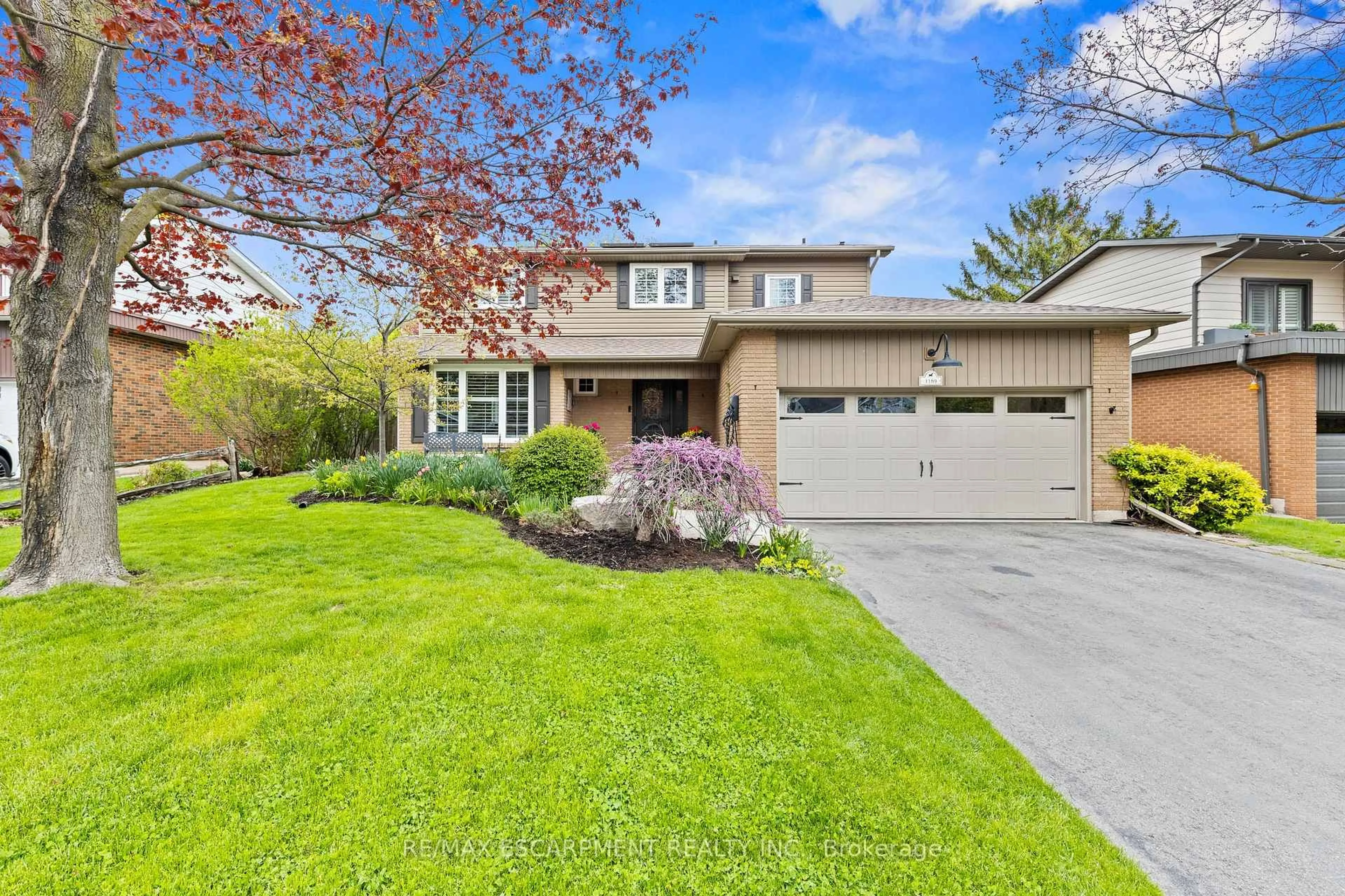 Home with brick exterior material, street for 1189 Lambeth Rd, Oakville Ontario L6H 2C9