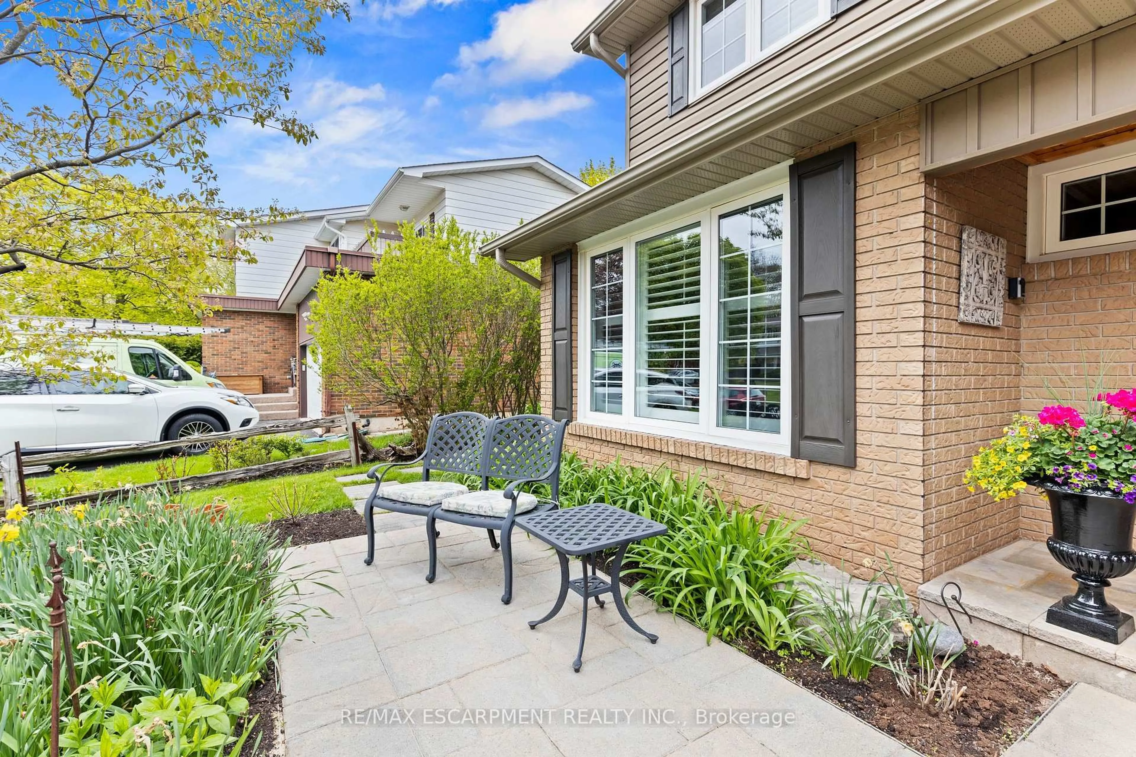 Patio, street for 1189 Lambeth Rd, Oakville Ontario L6H 2C9