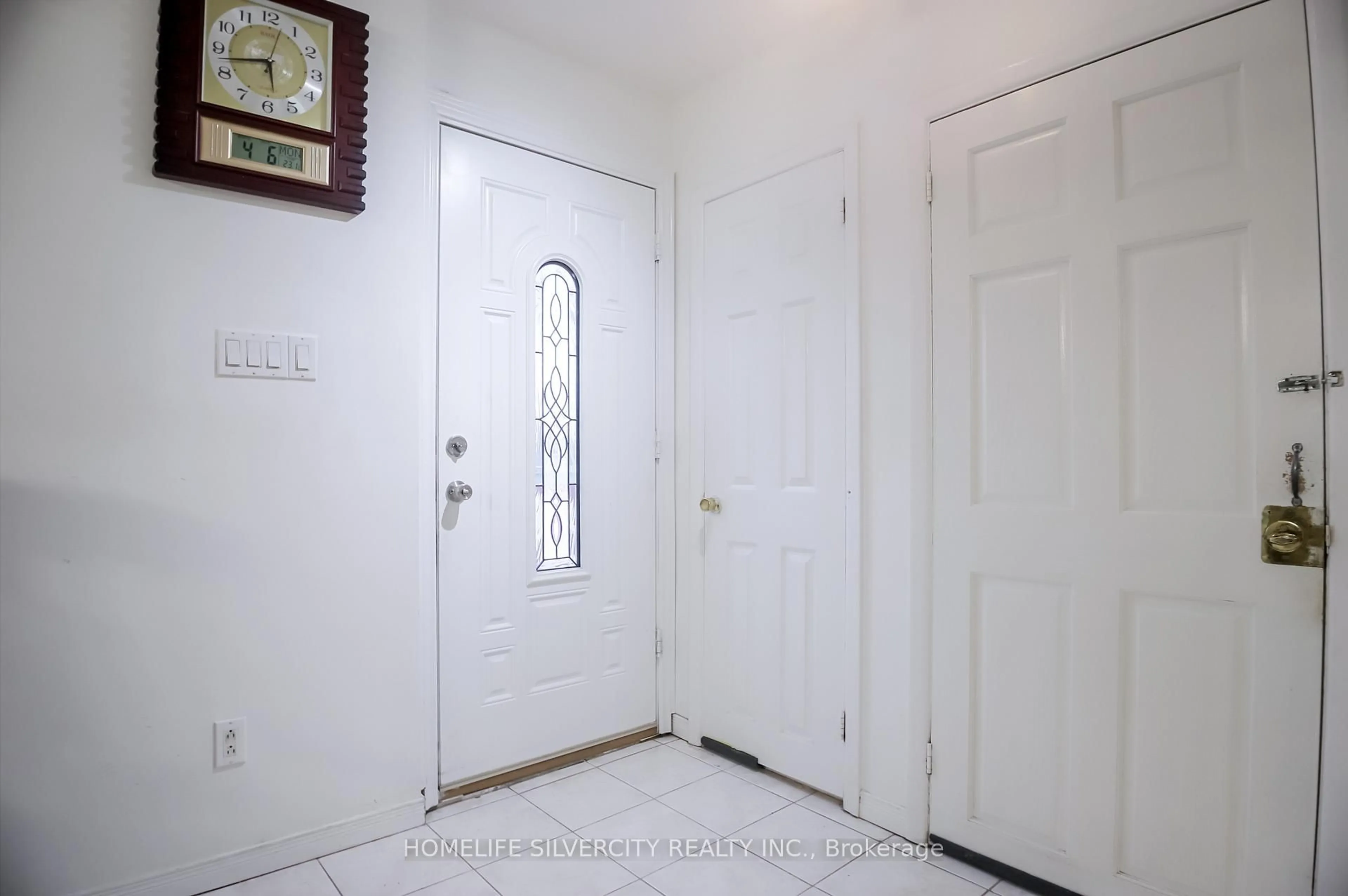 Indoor entryway for 10 Coppermill Dr, Toronto Ontario M9W 3Z3