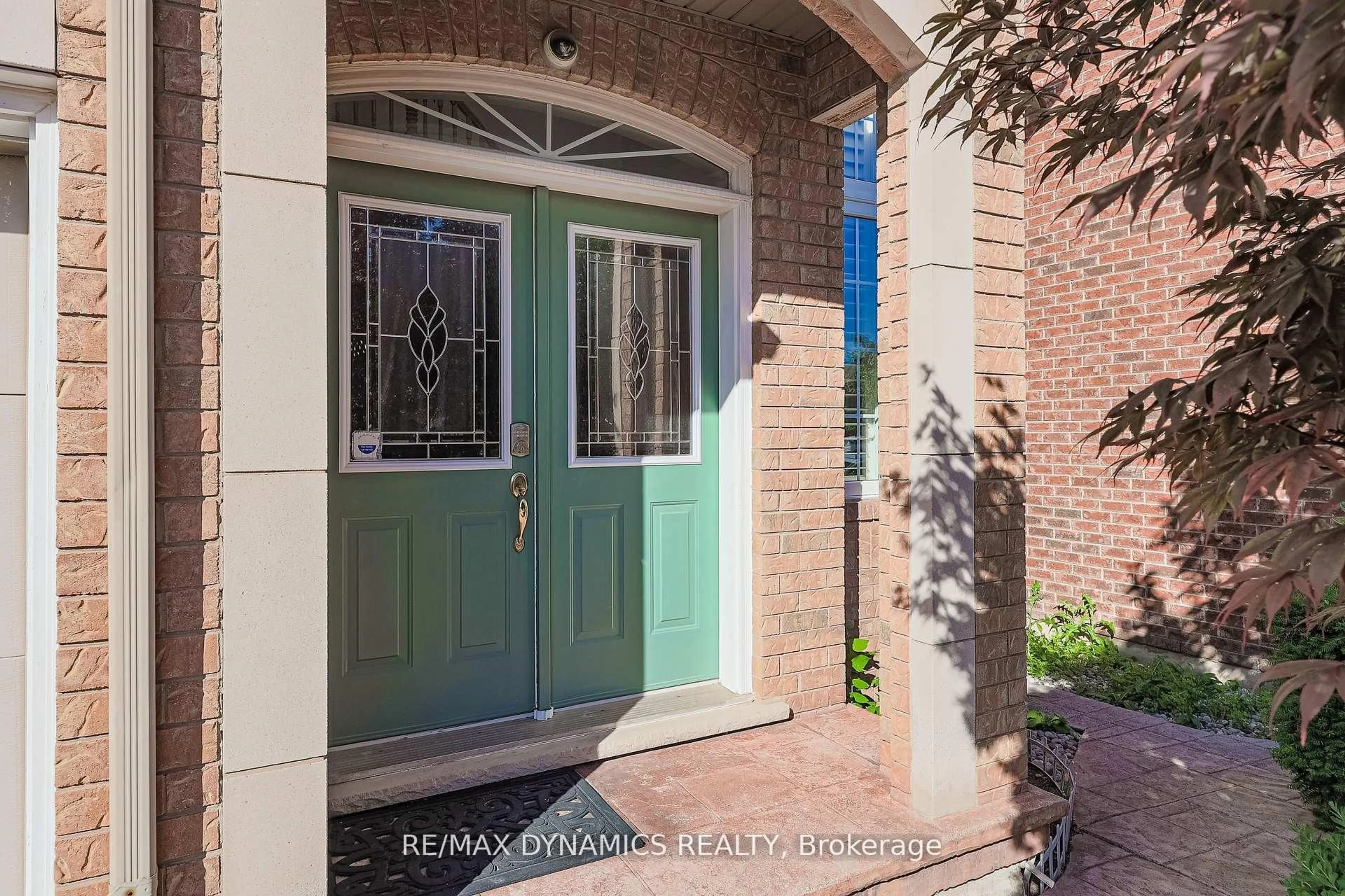 Indoor entryway for 2381 GRAND OAK Tr, Oakville Ontario L6M 4V4