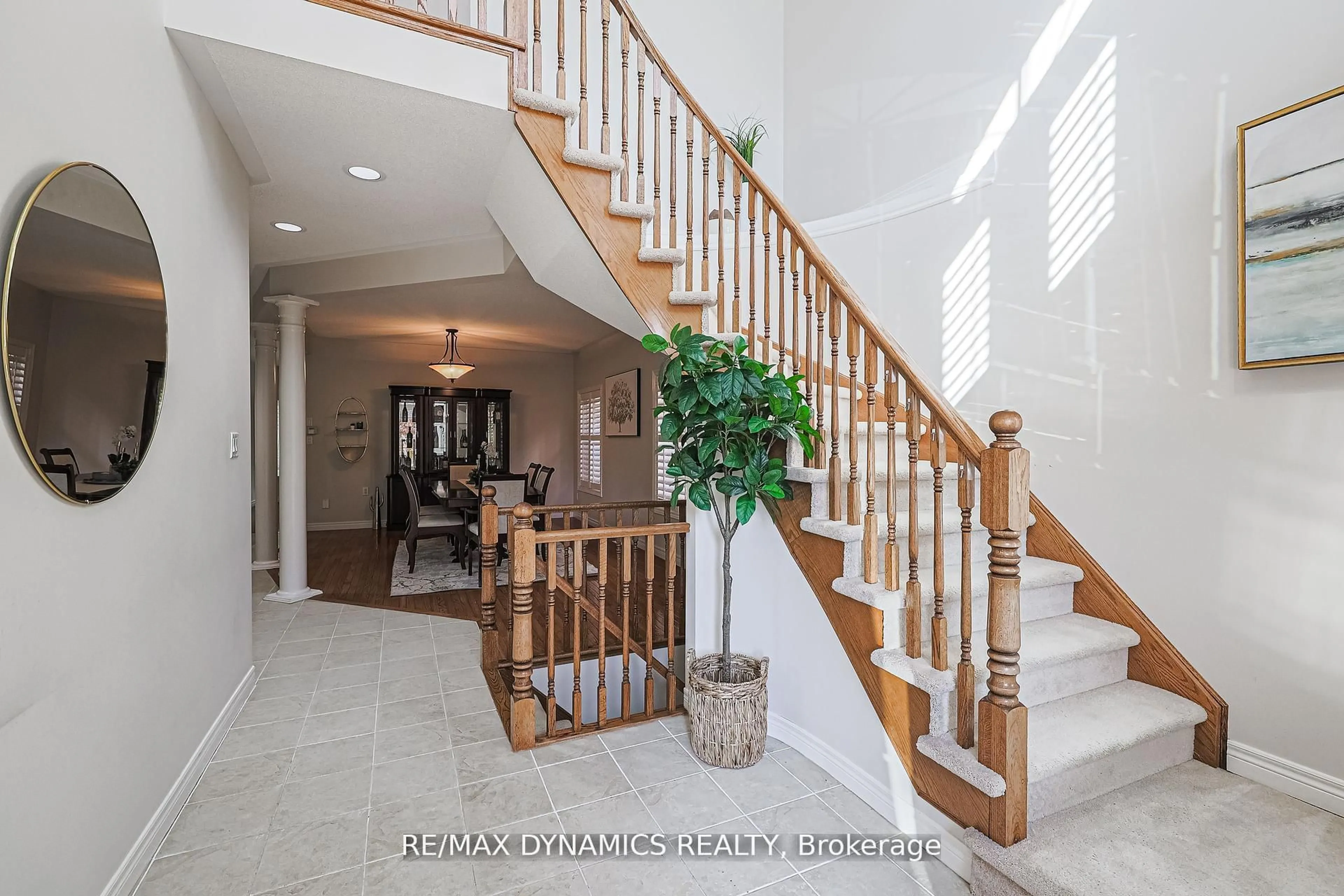 Indoor entryway for 2381 GRAND OAK Tr, Oakville Ontario L6M 4V4
