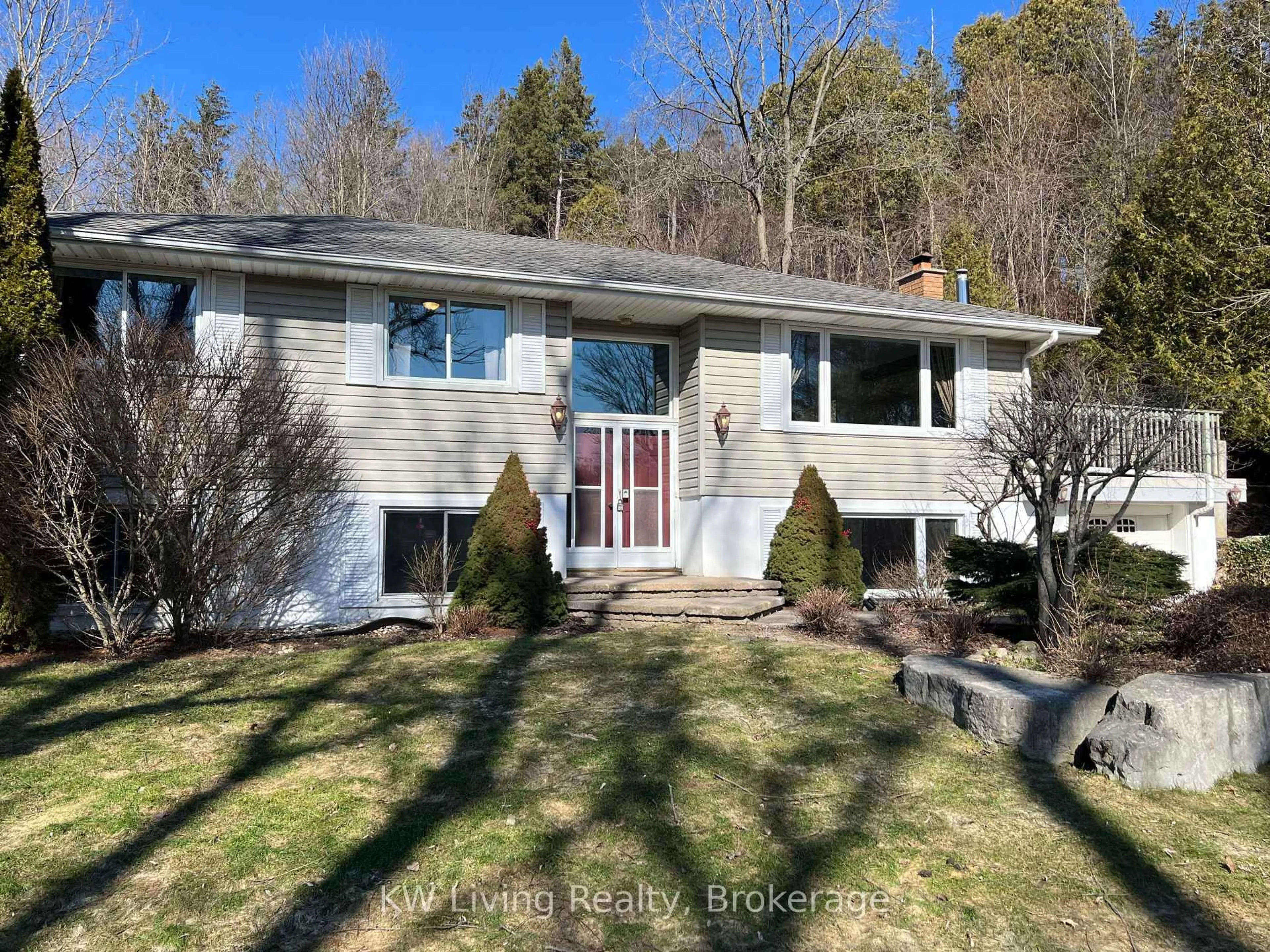 Home with vinyl exterior material, water/lake/river/ocean view for 5467 Cedar Springs Rd, Burlington Ontario L7P 0C2