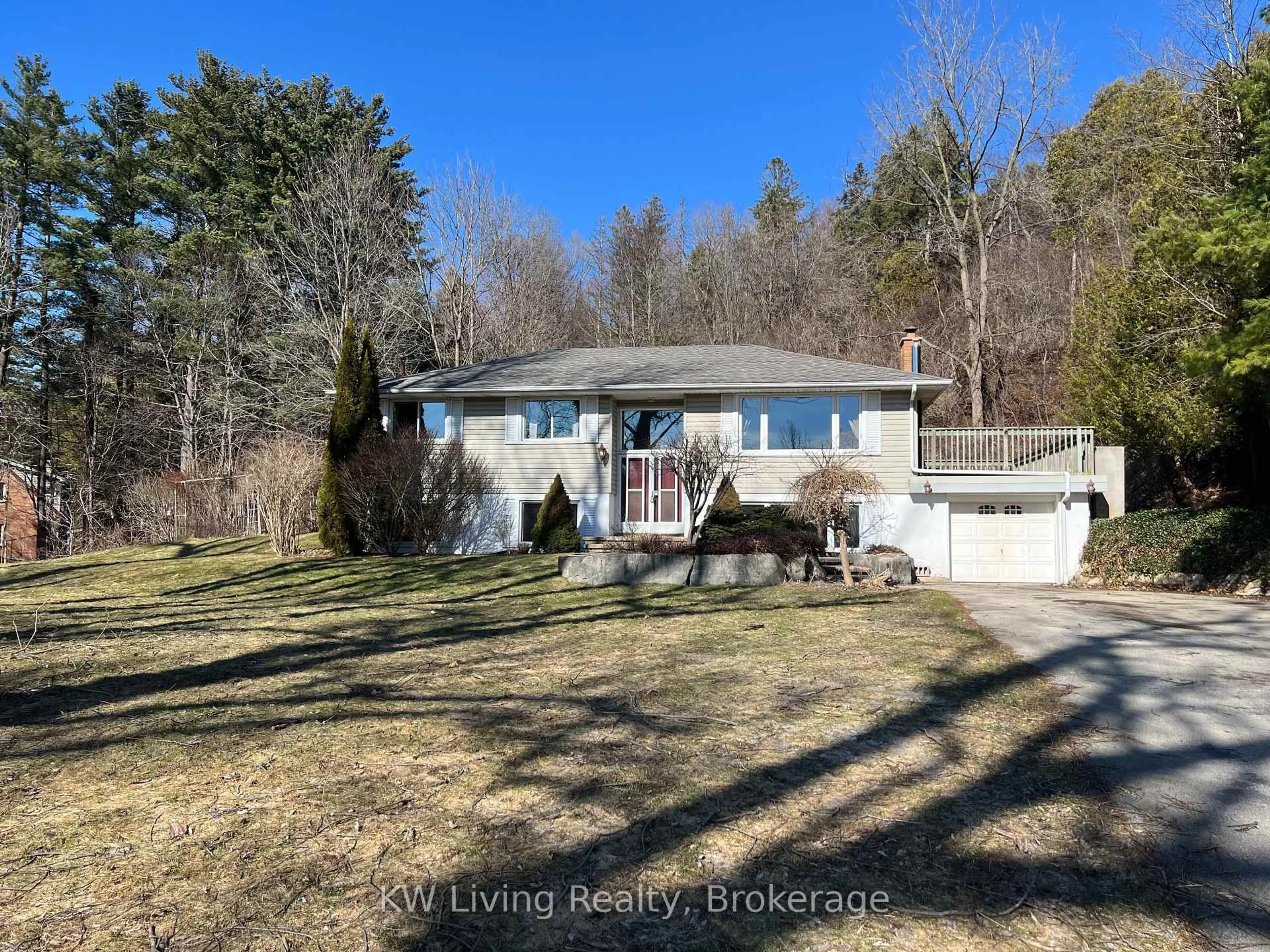 A pic from outside/outdoor area/front of a property/back of a property/a pic from drone, water/lake/river/ocean view for 5467 Cedar Springs Rd, Burlington Ontario L7P 0C2
