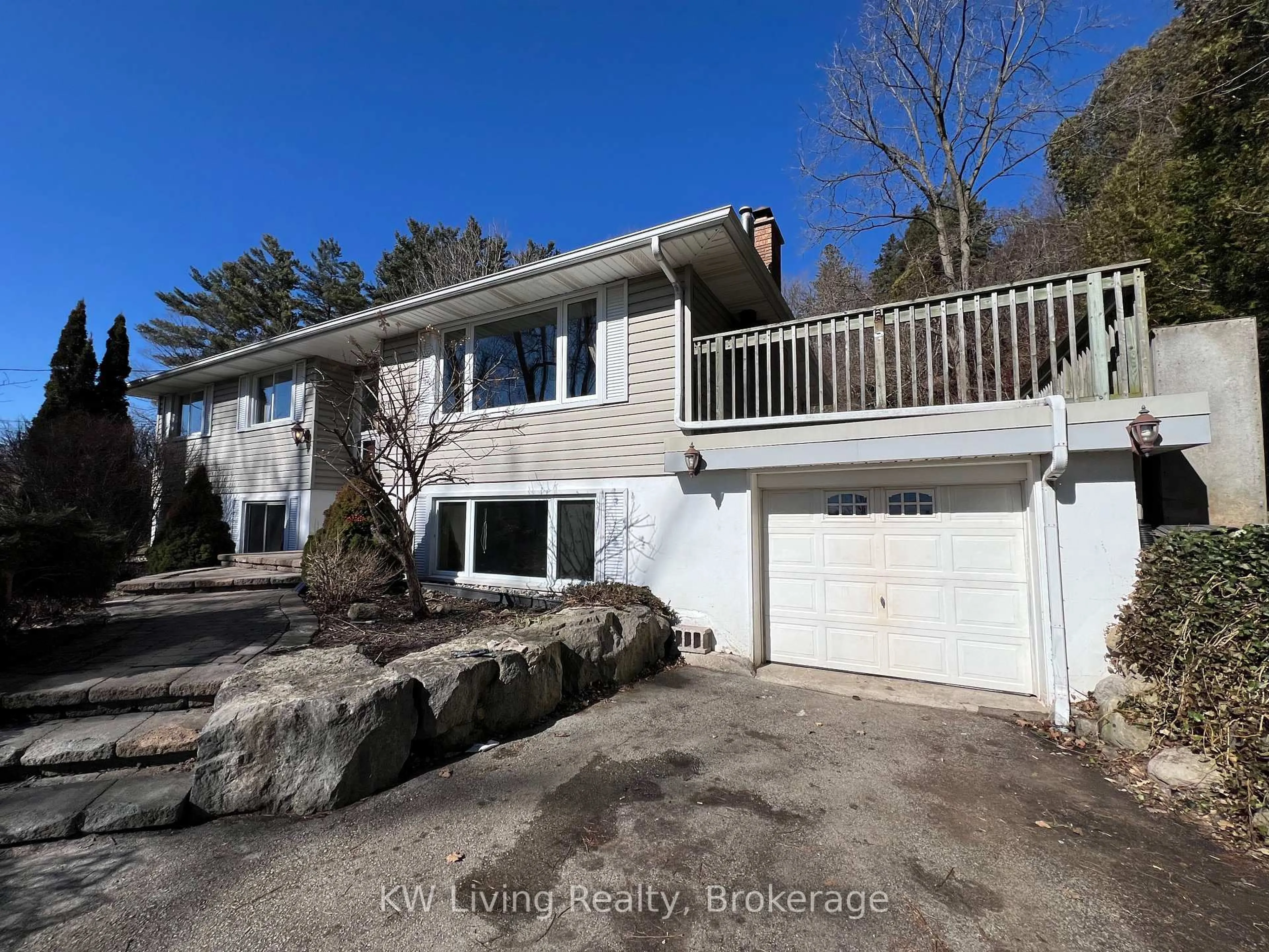 A pic from outside/outdoor area/front of a property/back of a property/a pic from drone, water/lake/river/ocean view for 5467 Cedar Springs Rd, Burlington Ontario L7P 0C2
