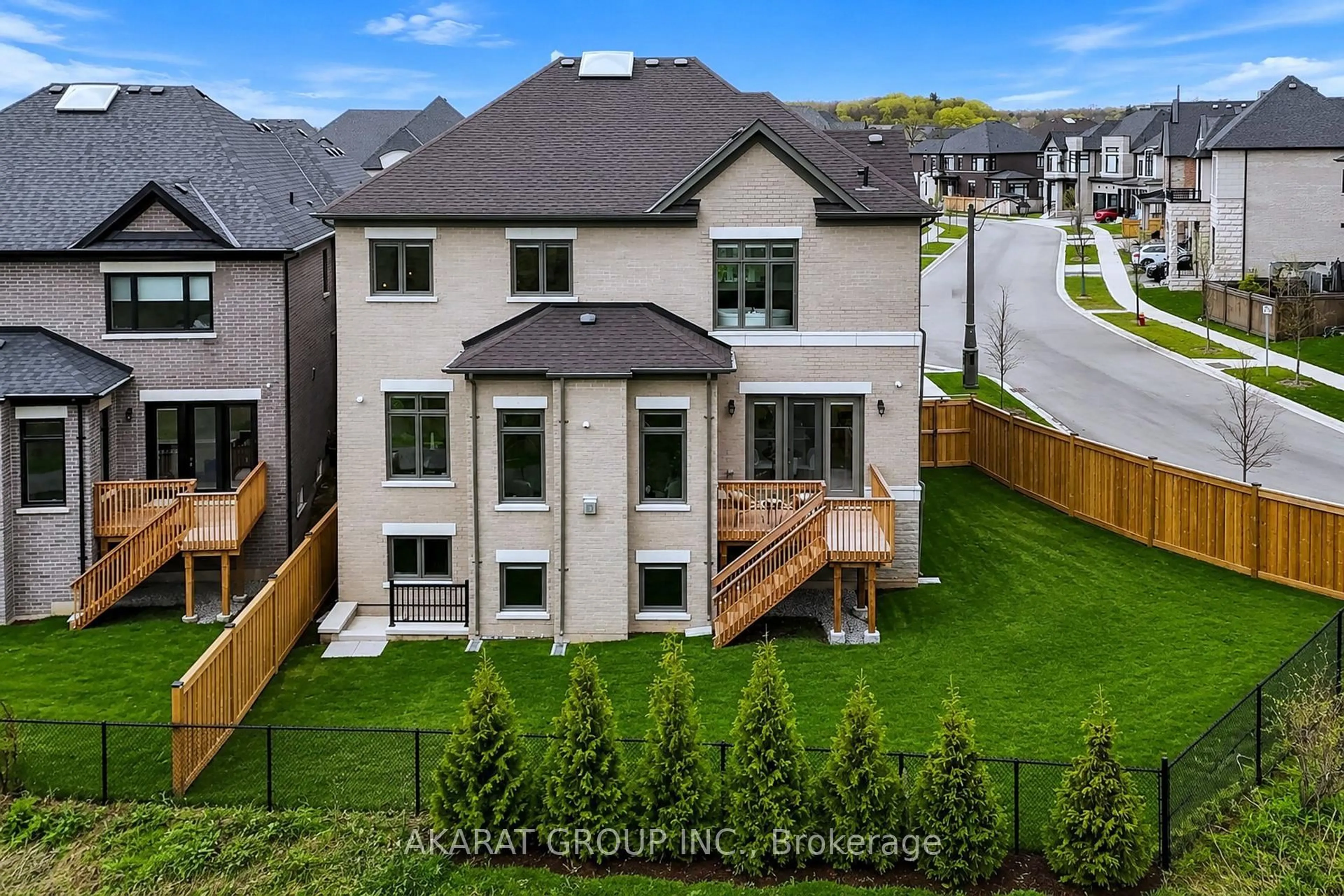 A pic from outside/outdoor area/front of a property/back of a property/a pic from drone, mountain view for 1283 Meadowside Path, Oakville Ontario L6M 5M9