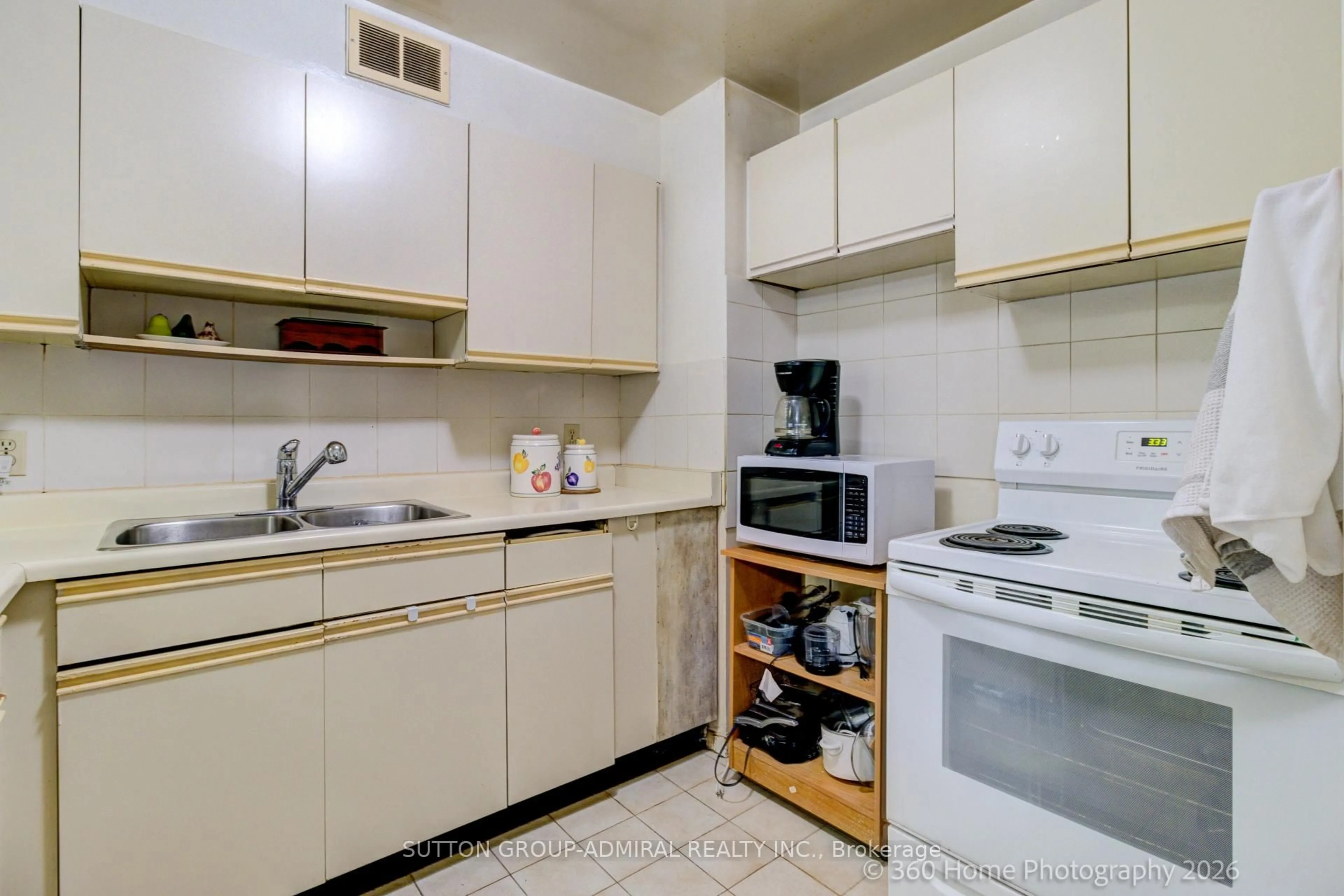 Standard kitchen, unknown for 1 Four Winds Dr #106, Toronto Ontario M3J 2T1