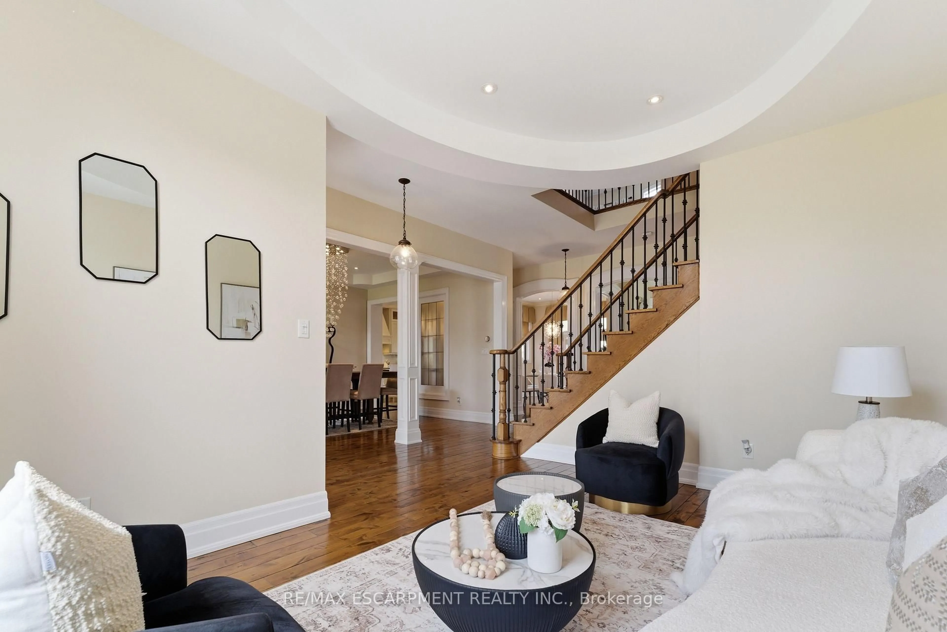Unknown for 950 Fredonia Dr, Mississauga Ontario L5C 2W4