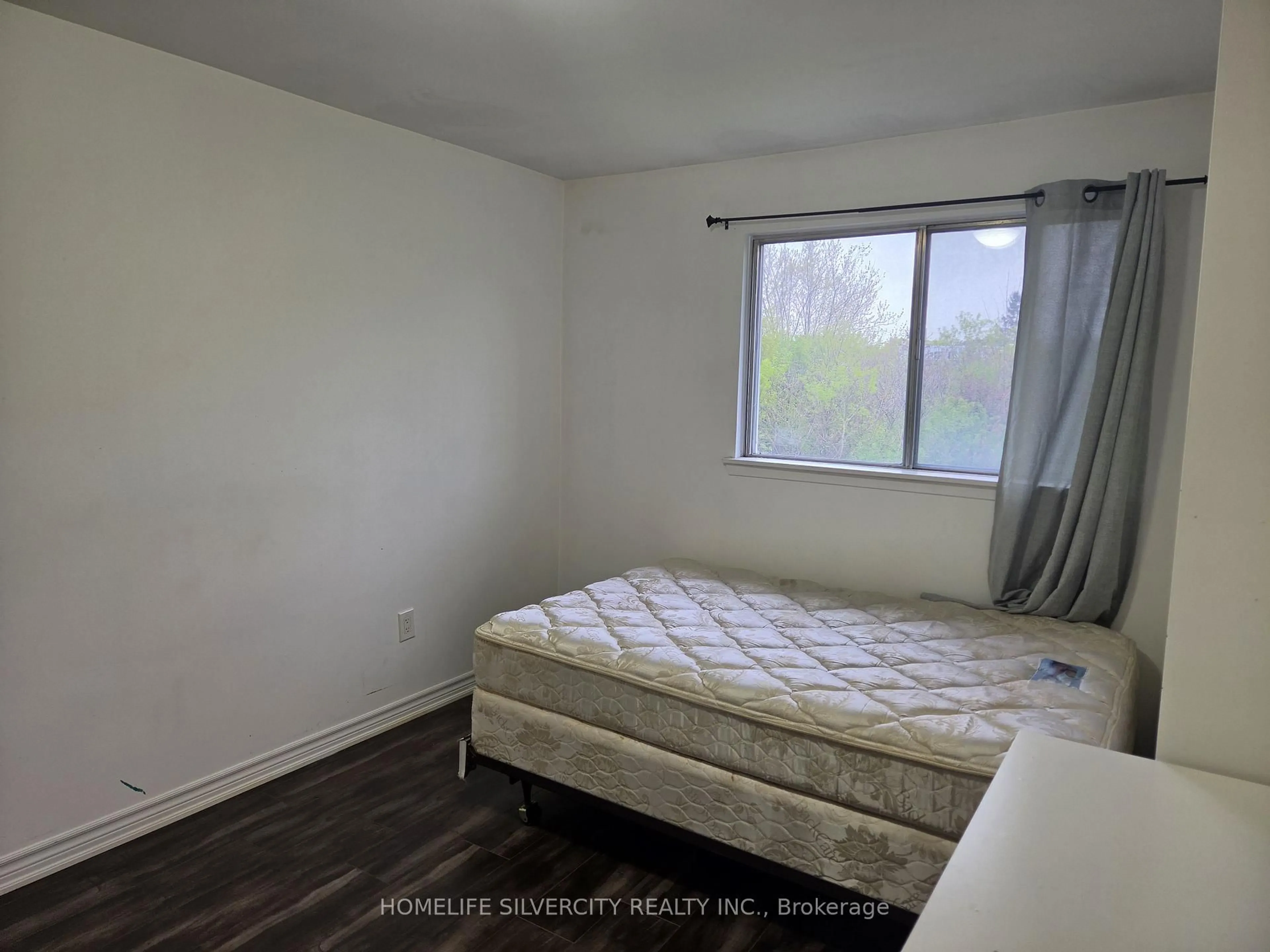 A pic of a room for 7582 Discus Cres, Mississauga Ontario L4T 2V3