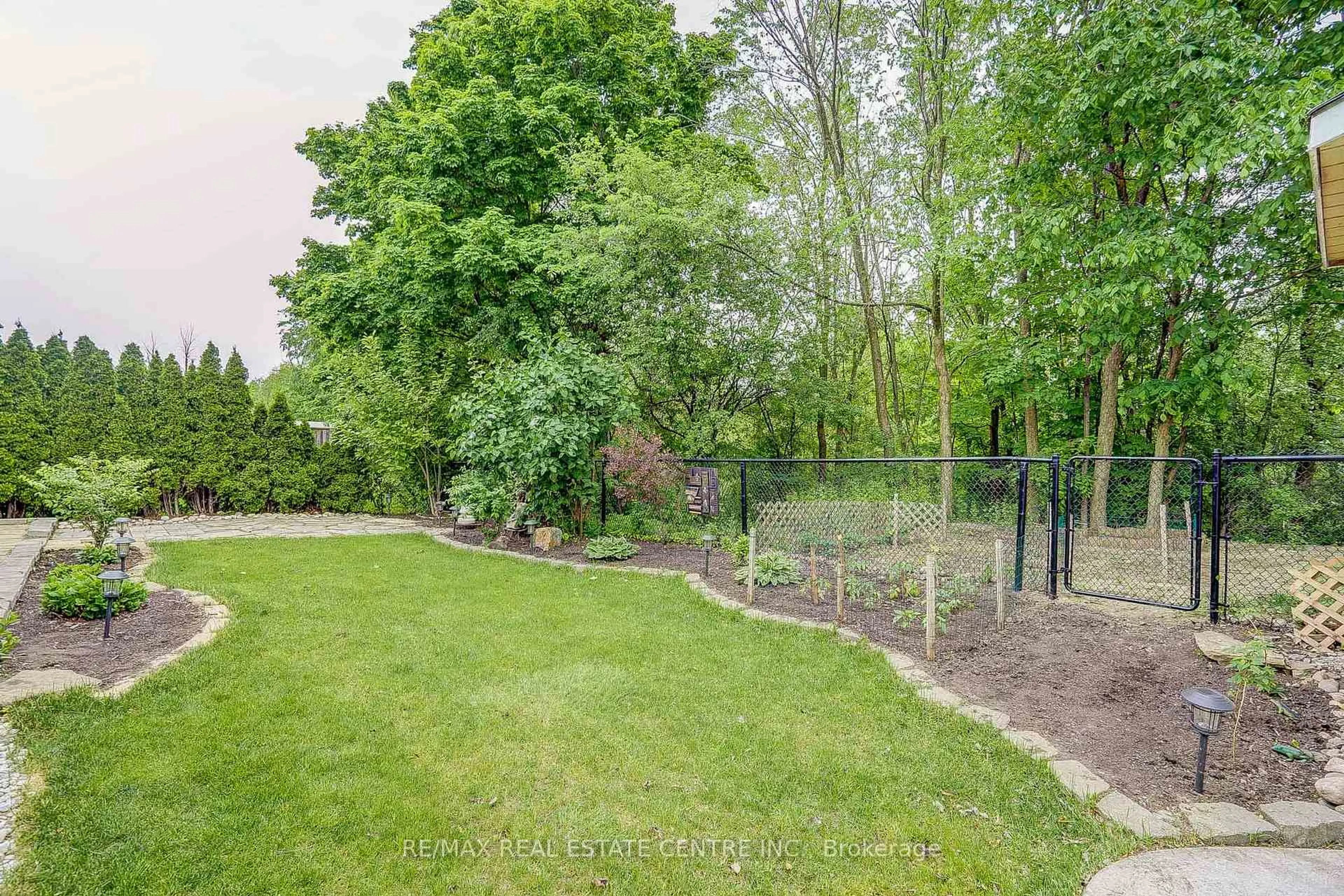 Patio, forest/trees view for 148 Bonistel Cres, Brampton Ontario L7A 3H1
