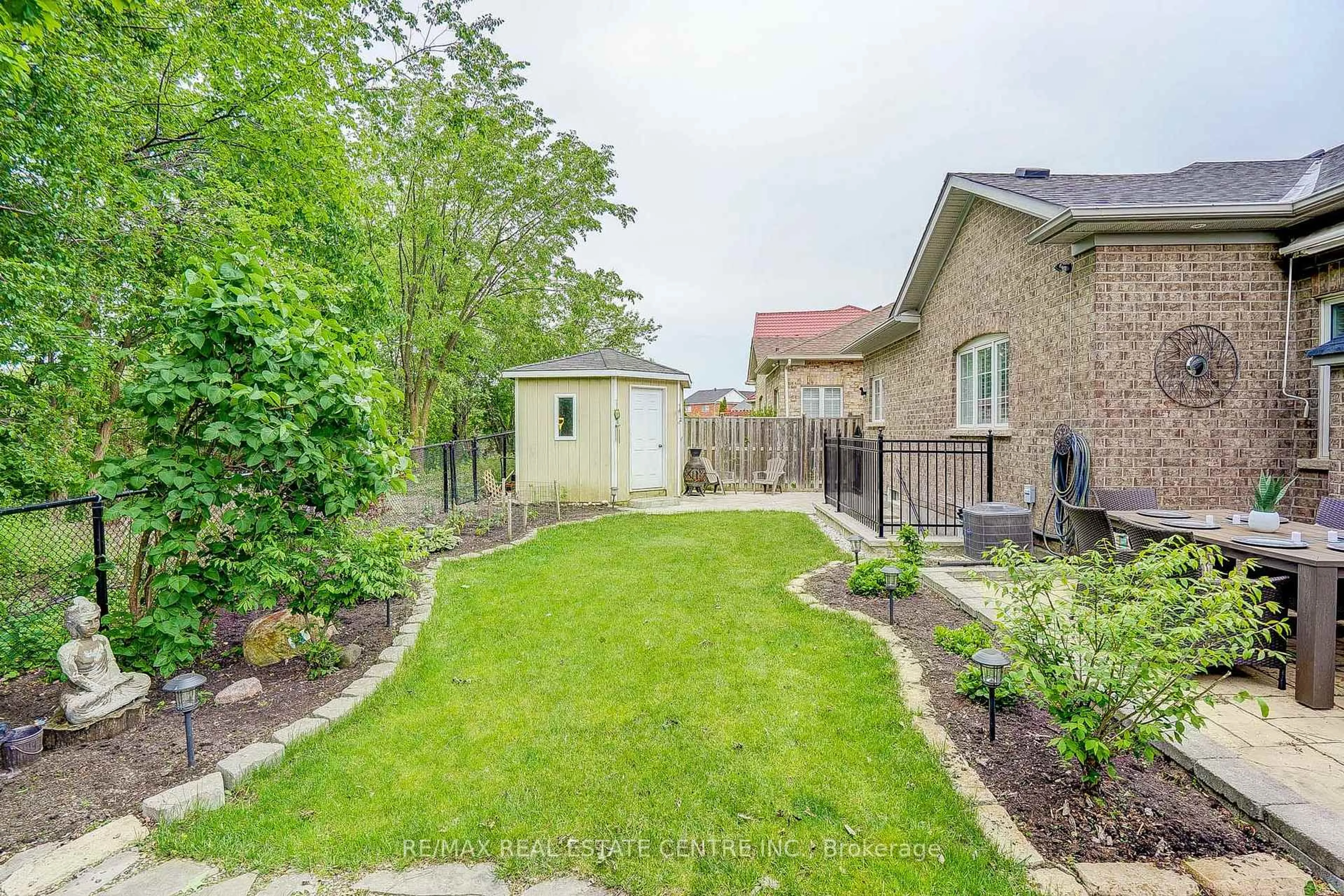 Patio, street for 148 Bonistel Cres, Brampton Ontario L7A 3H1