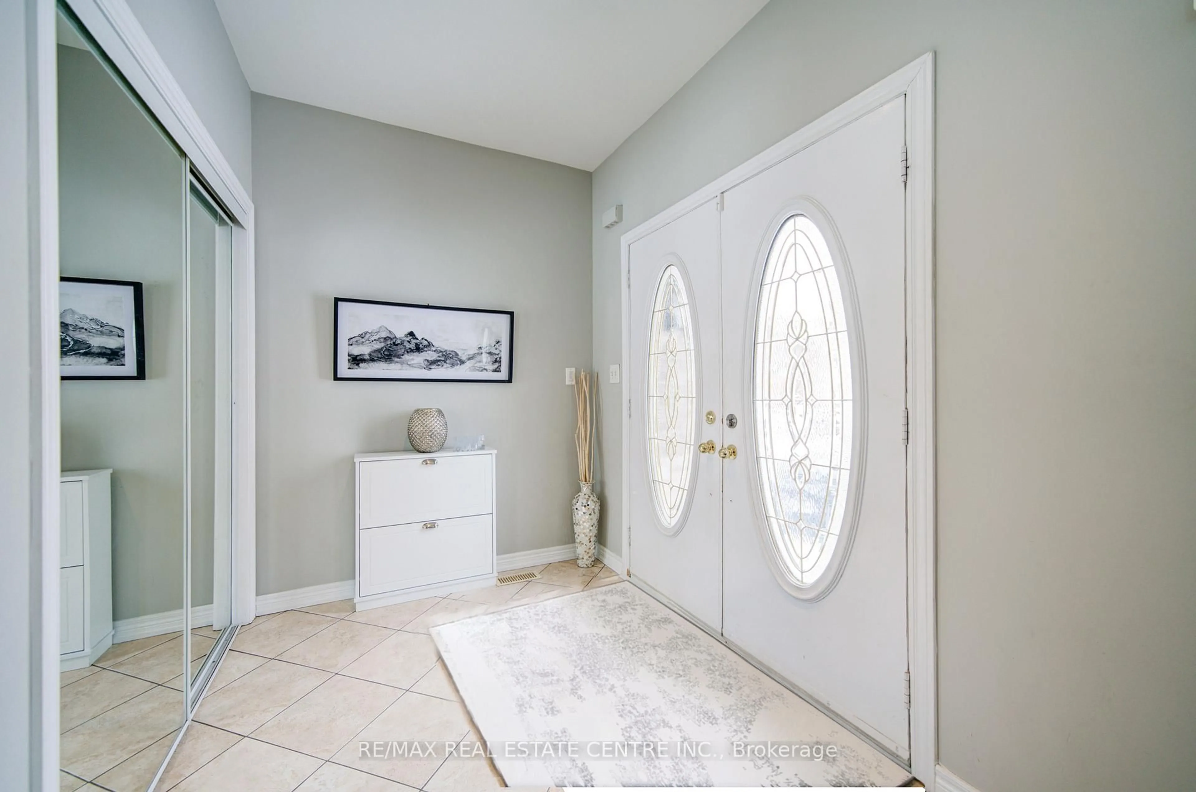 Indoor entryway for 148 Bonistel Cres, Brampton Ontario L7A 3H1