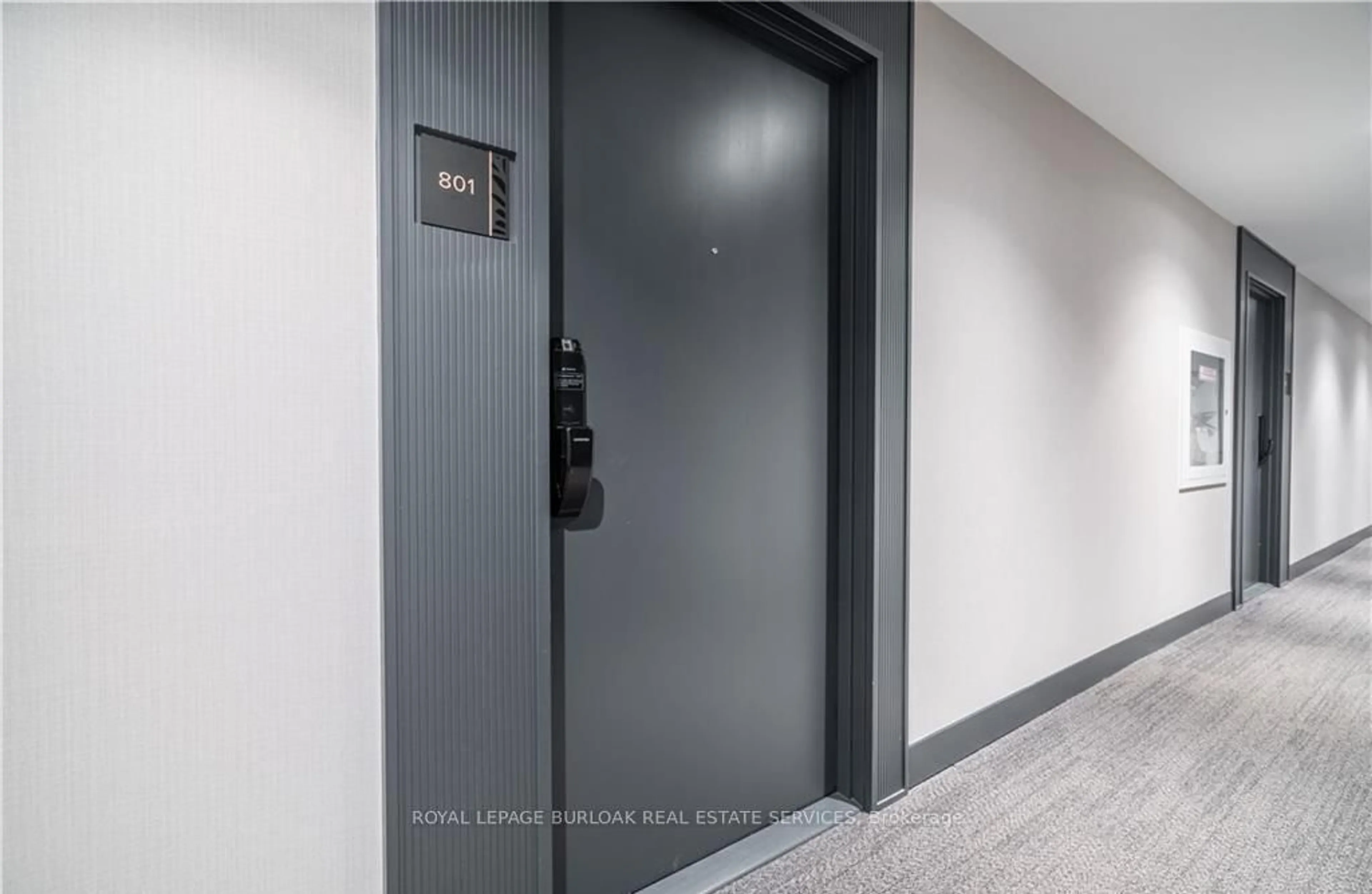 Indoor foyer for 395 Dundas St #801, Oakville Ontario L6M 5R8
