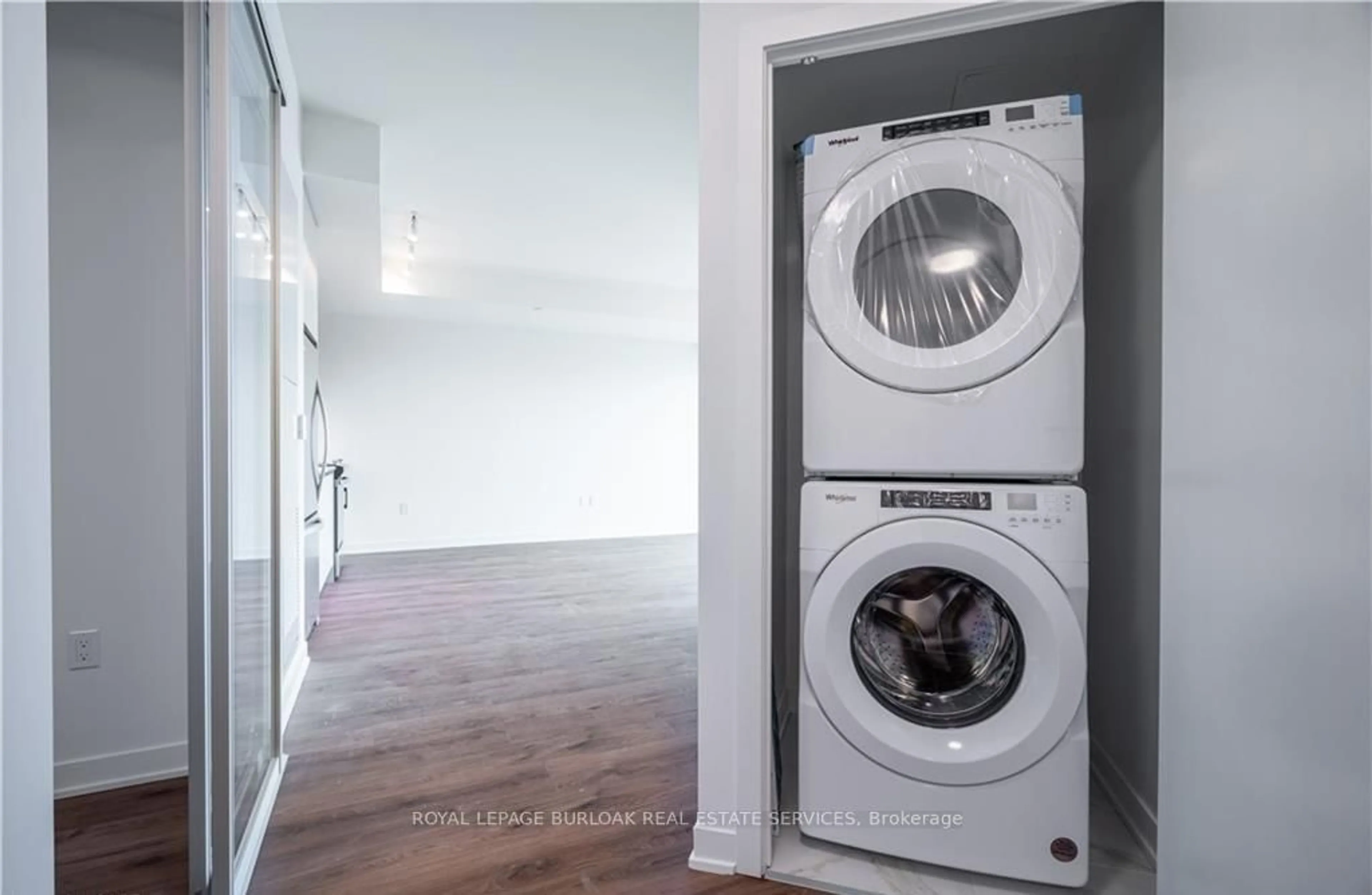 Laundry room for 395 Dundas St #801, Oakville Ontario L6M 5R8