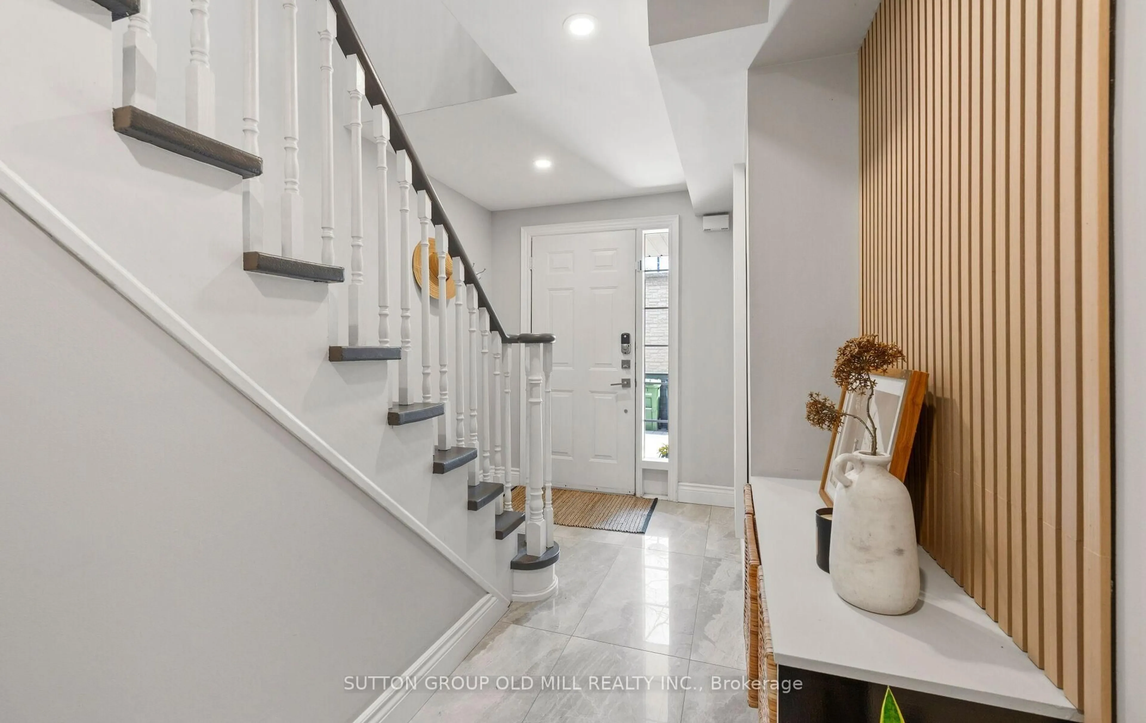 Indoor entryway for 36 Clockwork Lane, Toronto Ontario M8Y 4H5