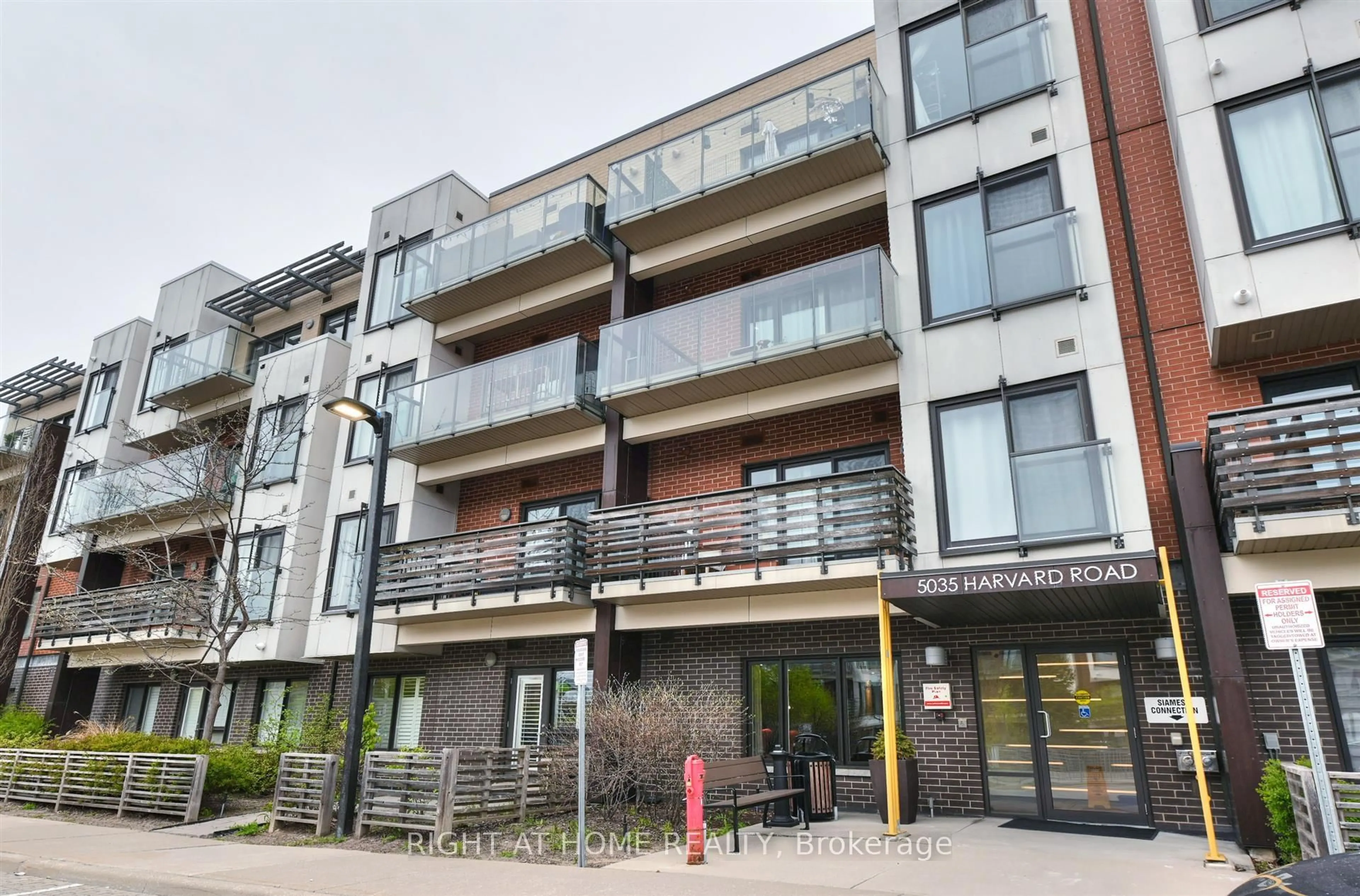 Unknown for 5035 Harvard Rd #101, Mississauga Ontario L5M 0W7