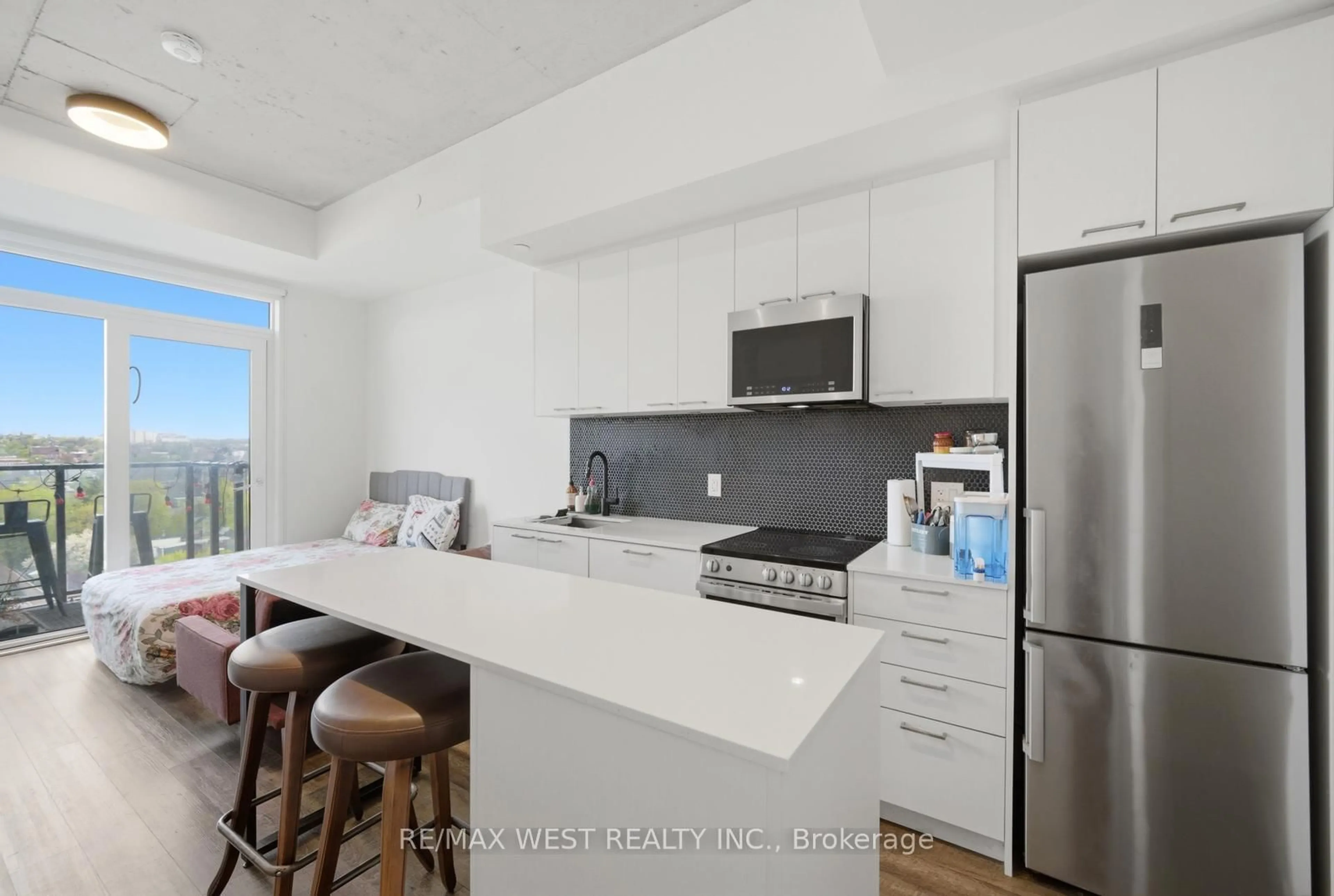 Unknown for 1808 St. Clair Ave #801, Toronto Ontario M6N 1J5