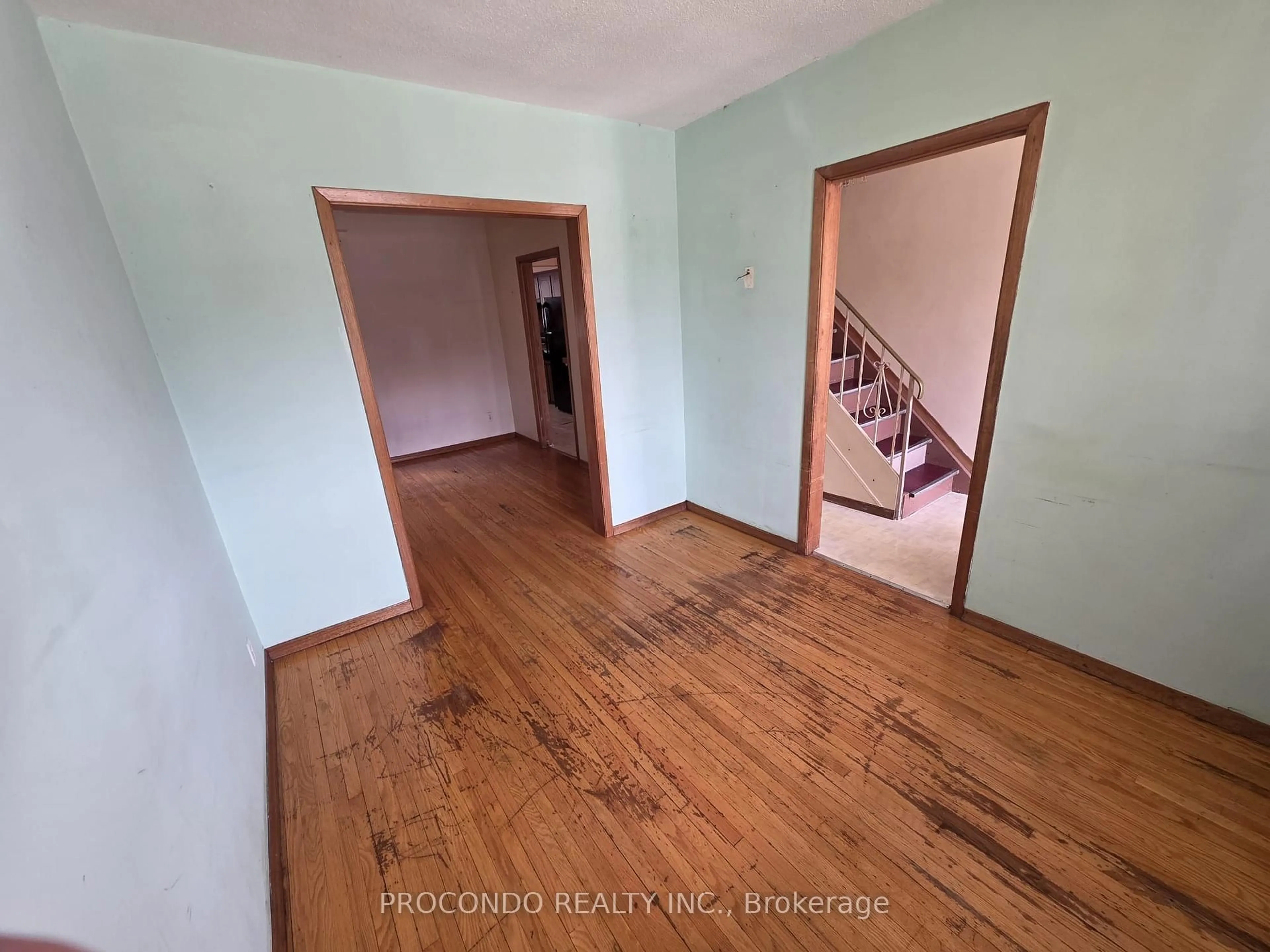 A pic of a room for 286 Harvie Ave, Toronto Ontario M6E 4K7