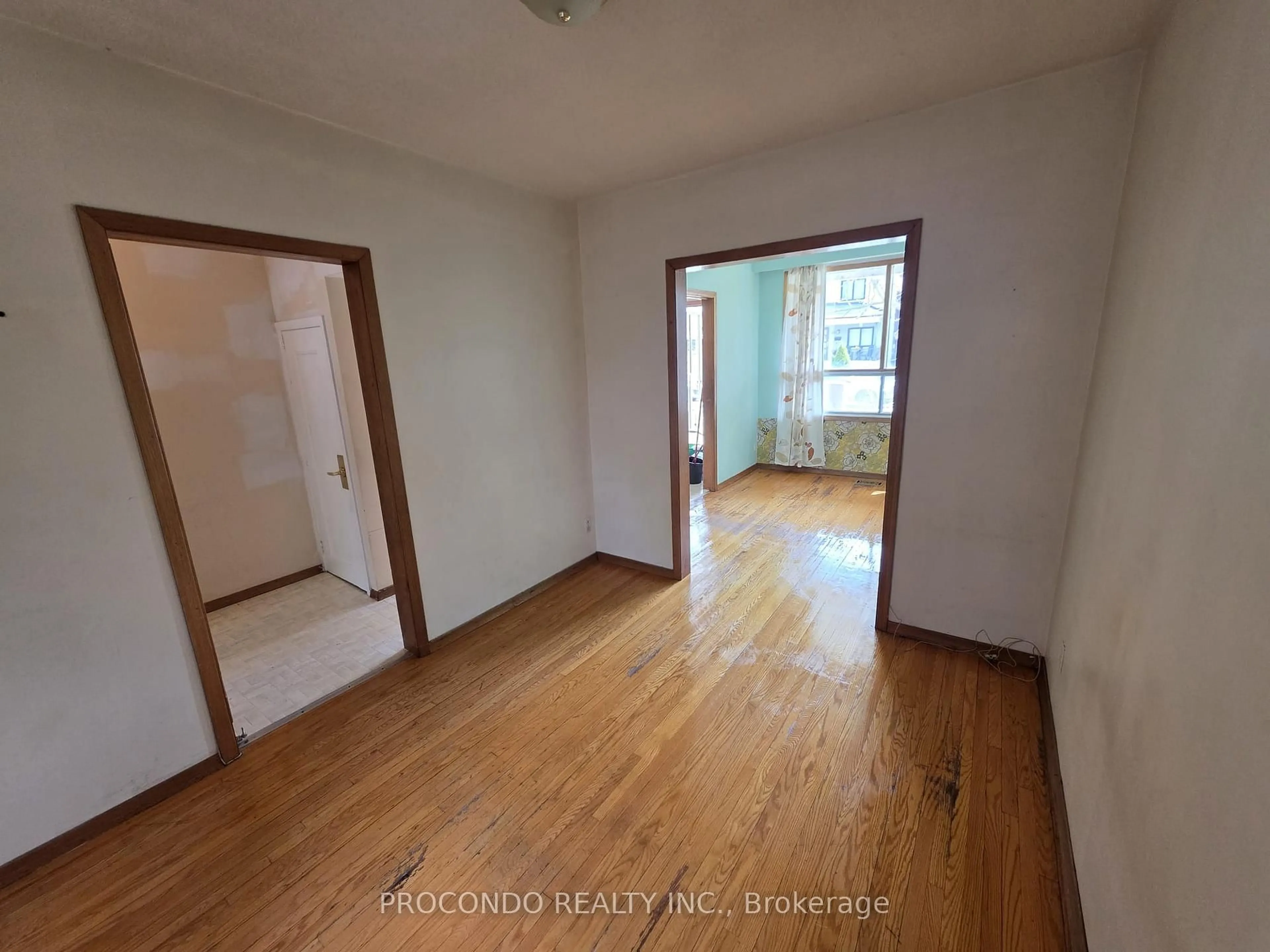 A pic of a room for 286 Harvie Ave, Toronto Ontario M6E 4K7