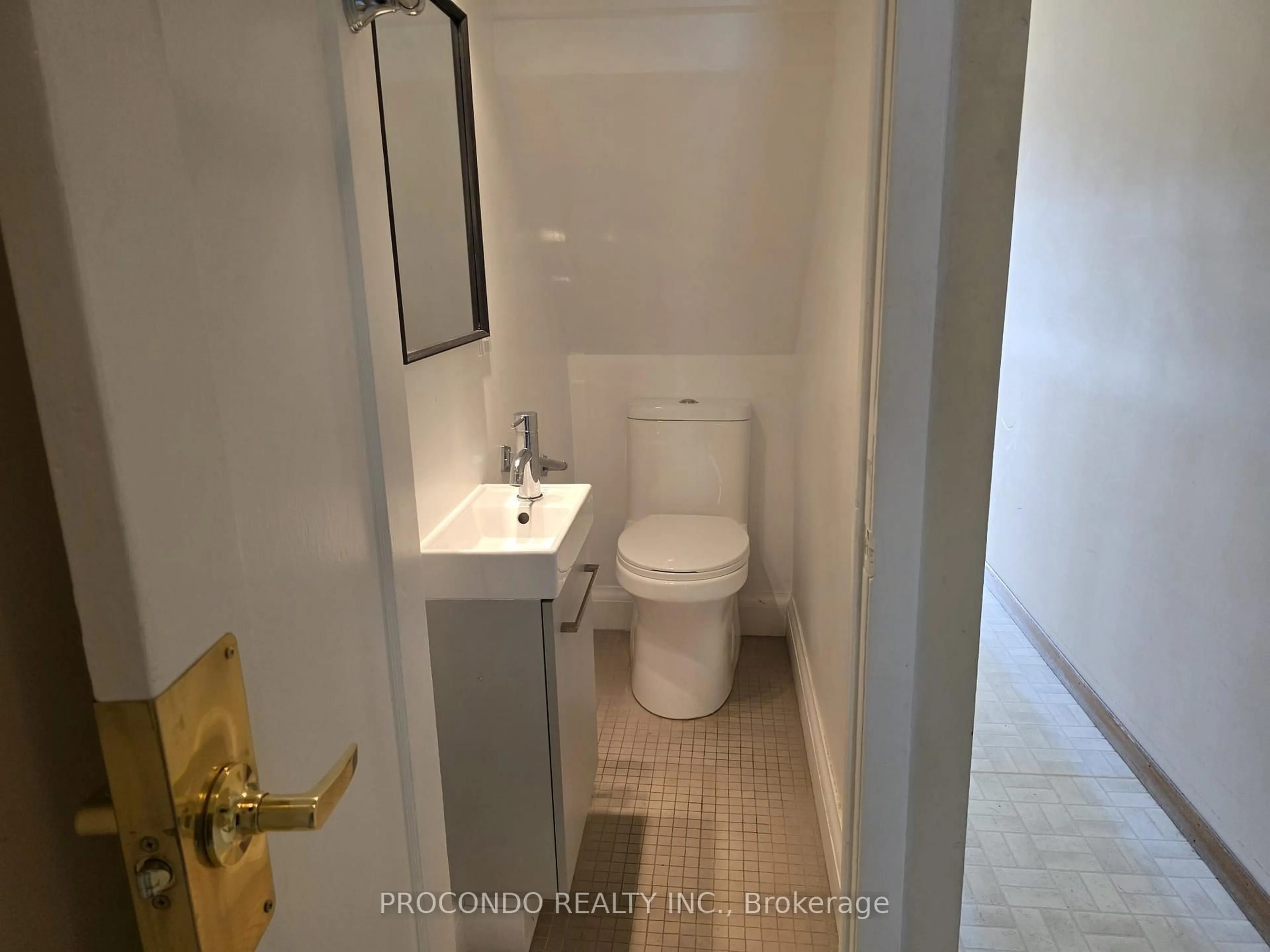 Standard bathroom, unknown for 286 Harvie Ave, Toronto Ontario M6E 4K7