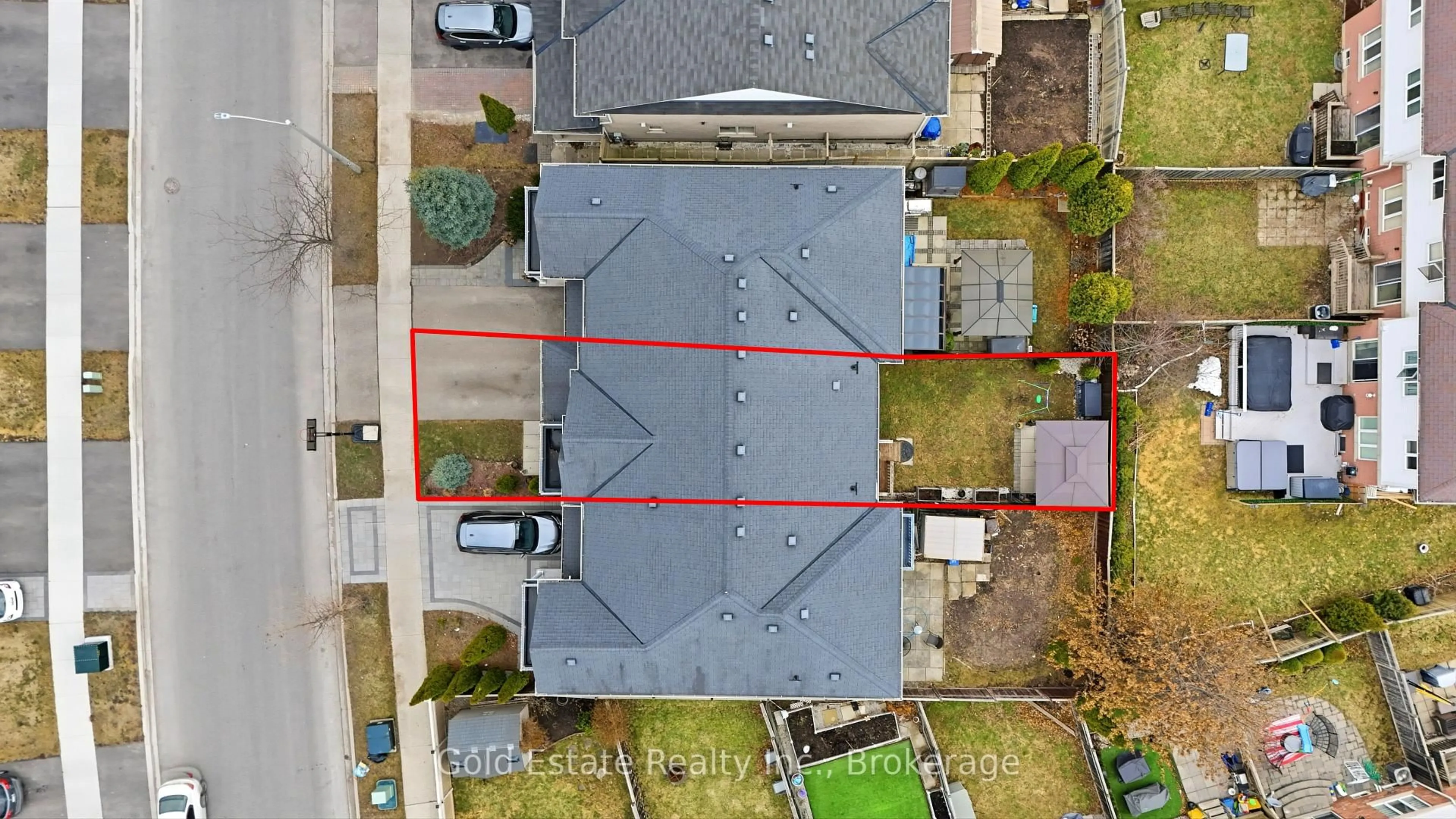 A pic from outside/outdoor area/front of a property/back of a property/a pic from drone, street for 4875 Valera Rd, Burlington Ontario L7M 0H4
